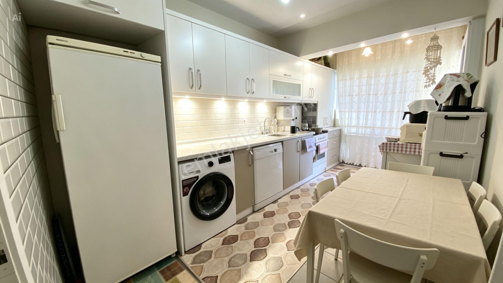 Altınoluk İlkbahar'dan Full Eşyalı İçi Sıfırlanmış Ayrı Mutfak 1+1 Daire