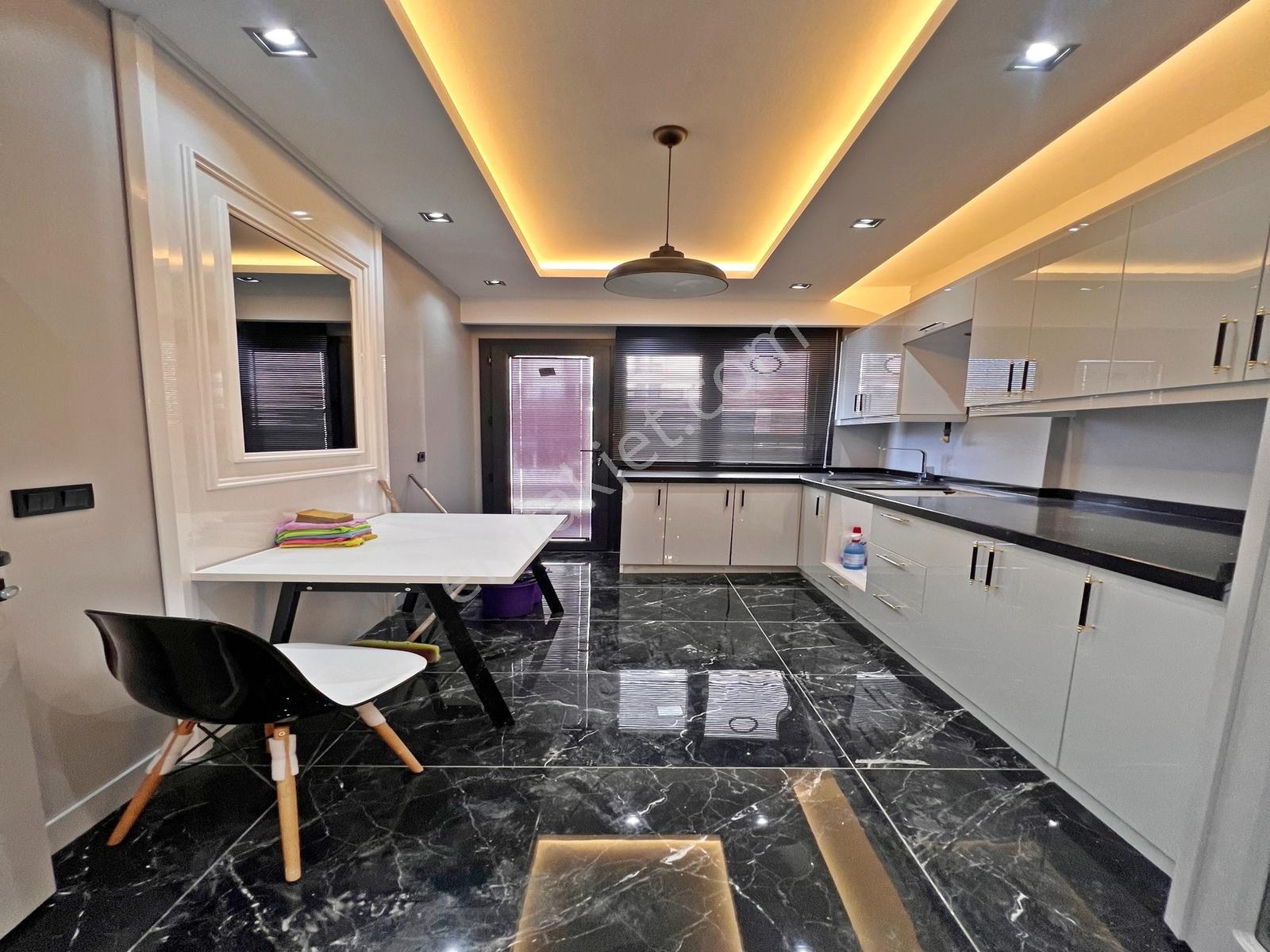 Metrobüse Yakın, Sıfır Projede Lüks Satılık Daire - Görsel 2