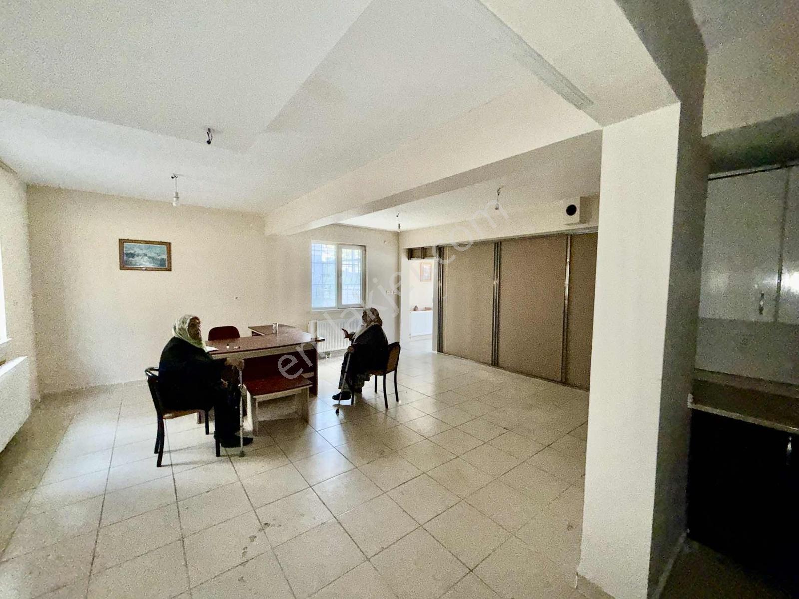 Bademlik Te Merkezi Konumda Uygun Fiyatlı Bakımlı Kiralık Dükkan - Görsel 9