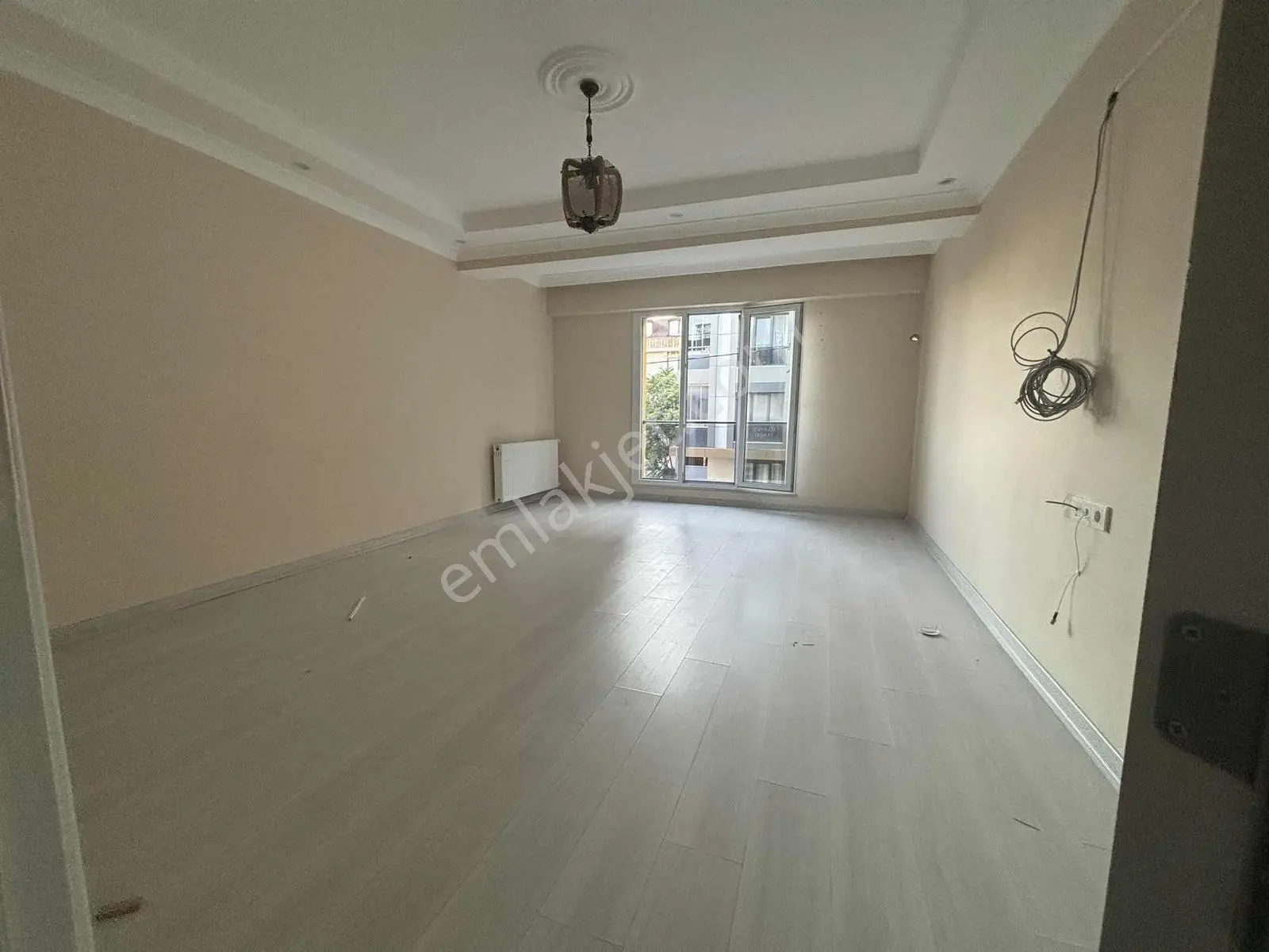 100 M2 Büyük Kiralık 2 + 1 Ara Kat Merkezi Konumda