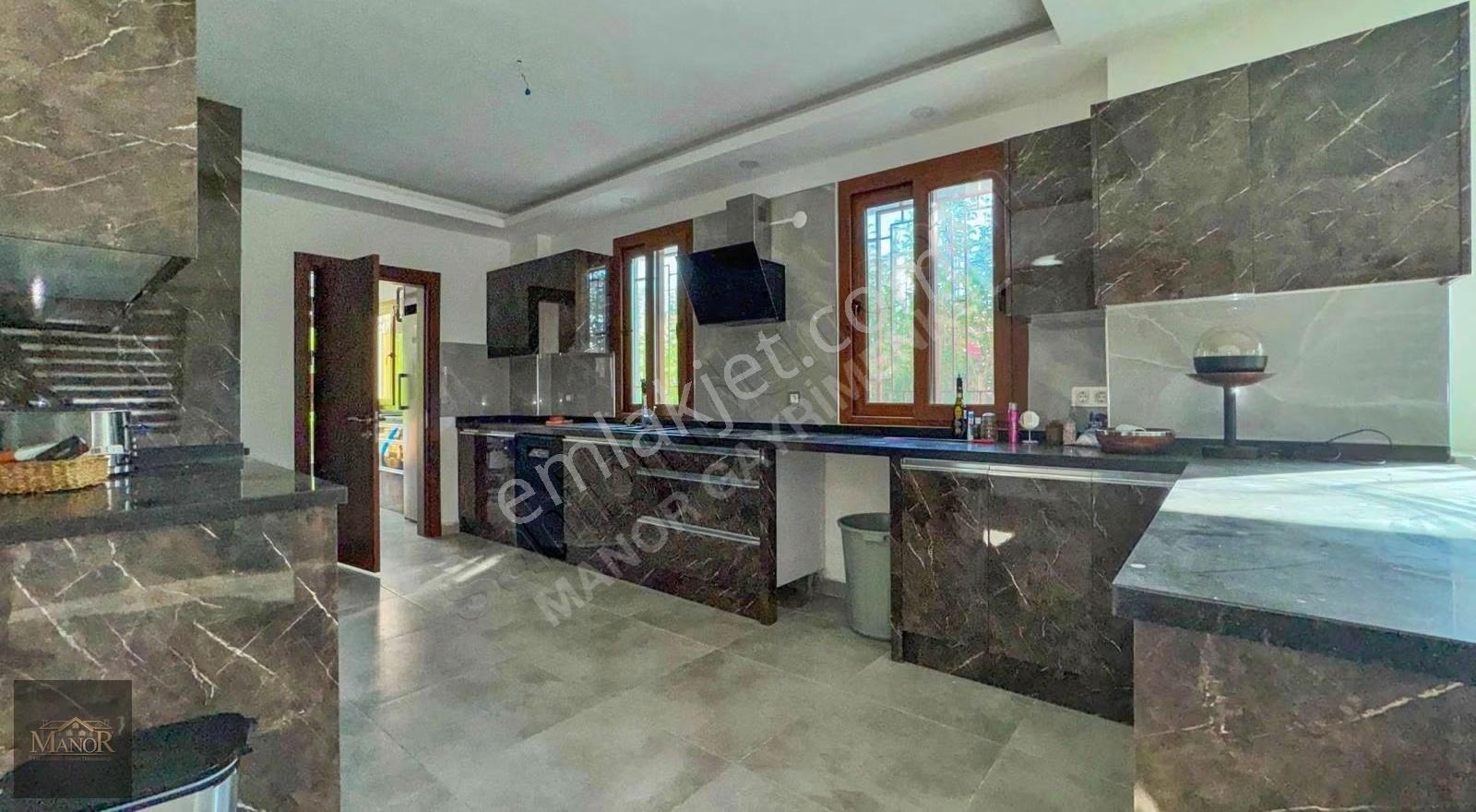 Kuşadasında 6+2 Asansörlü Özel Havuzlu 500 M2 Arsa İçinde Villa - Görsel 3