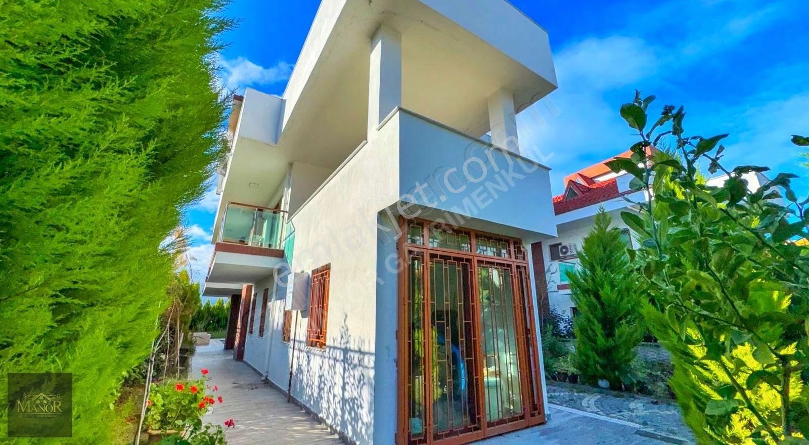 Kuşadasında 6+2 Asansörlü Özel Havuzlu 500 M2 Arsa İçinde Villa - Görsel 12