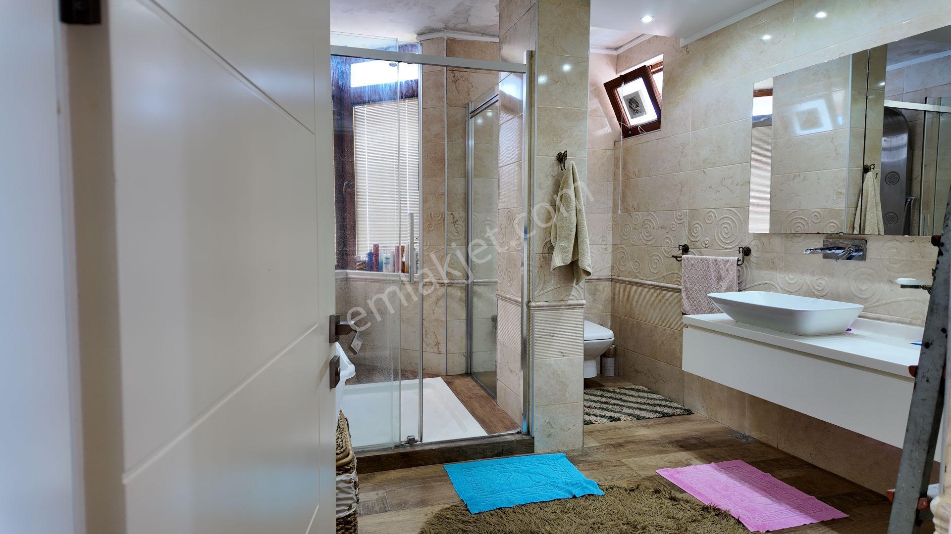 Site İçerisinde, Eşyalı Kiralık Tripleks Villa | Deniz Manzaralı - Görsel 26