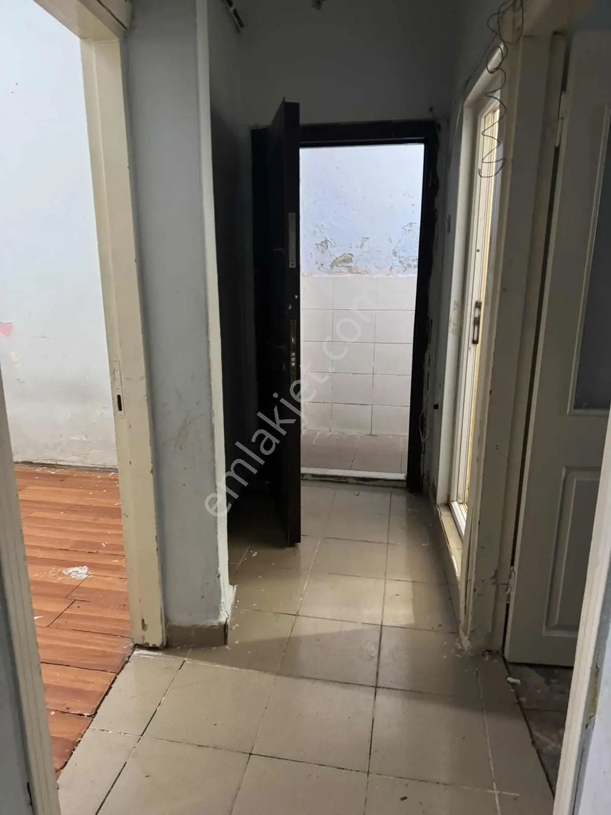 Sahile Yürüme Mesafesinde Kiralık Giriş Katı 2 + 1 Daire - Görsel 3