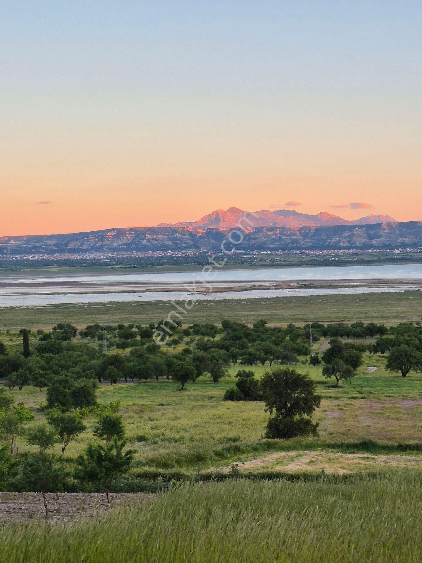 Lavanta Diyarında Göl Manzaralı 5600 M2 Arazi - Görsel 2
