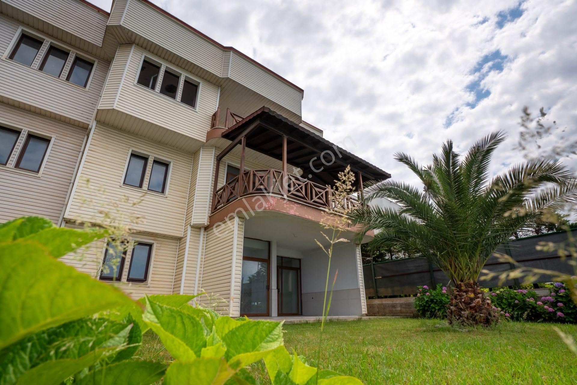 Trabzon Arsin Deniz Kenarı Satılık Villa