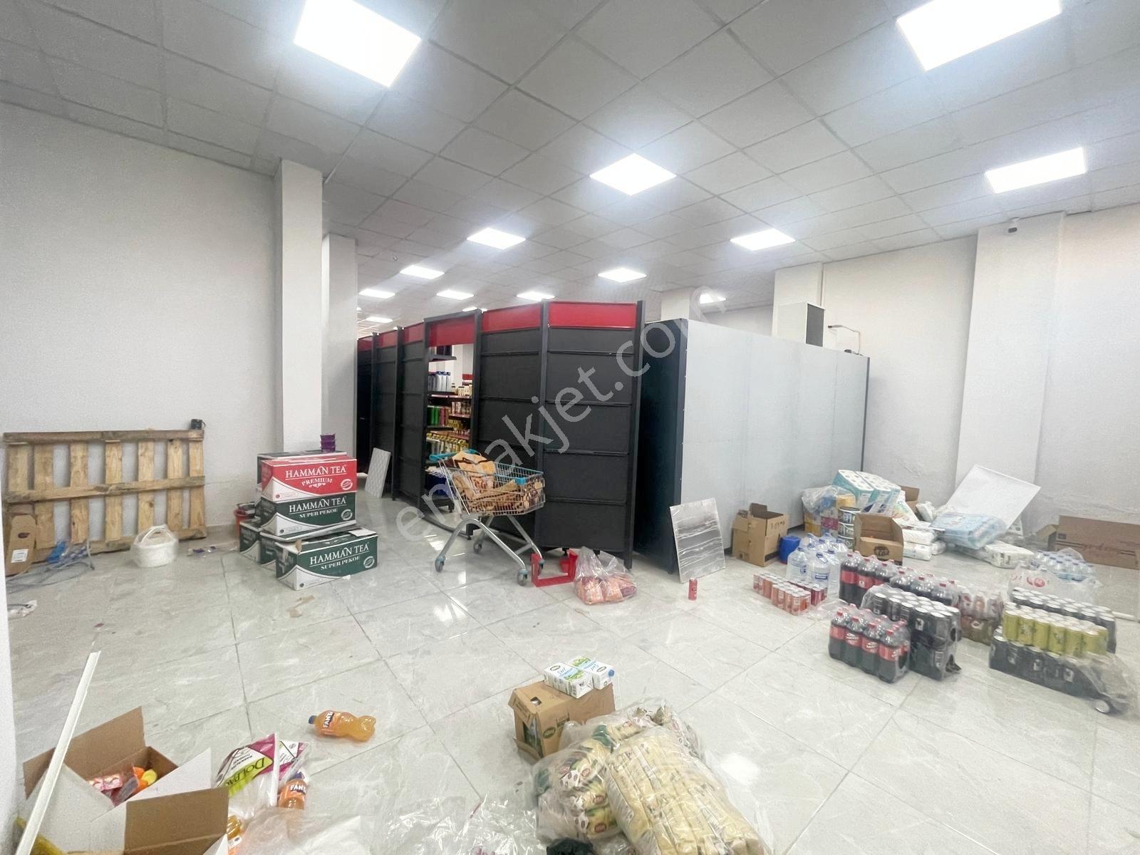 Karacaahmet'te Cadde Üzeri Merkezi Konum Hazır Kiracılı Dükkan - Görsel 7