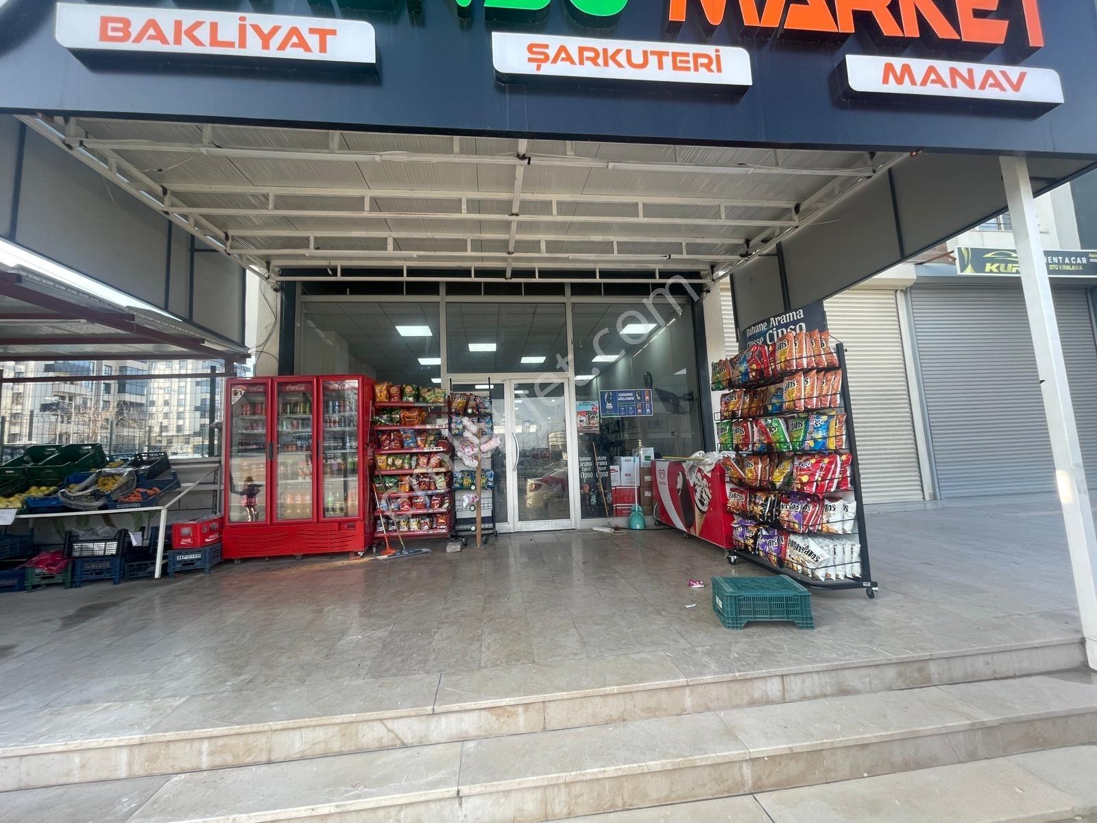 Karacaahmet'te Cadde Üzeri Merkezi Konum Hazır Kiracılı Dükkan - Görsel 3