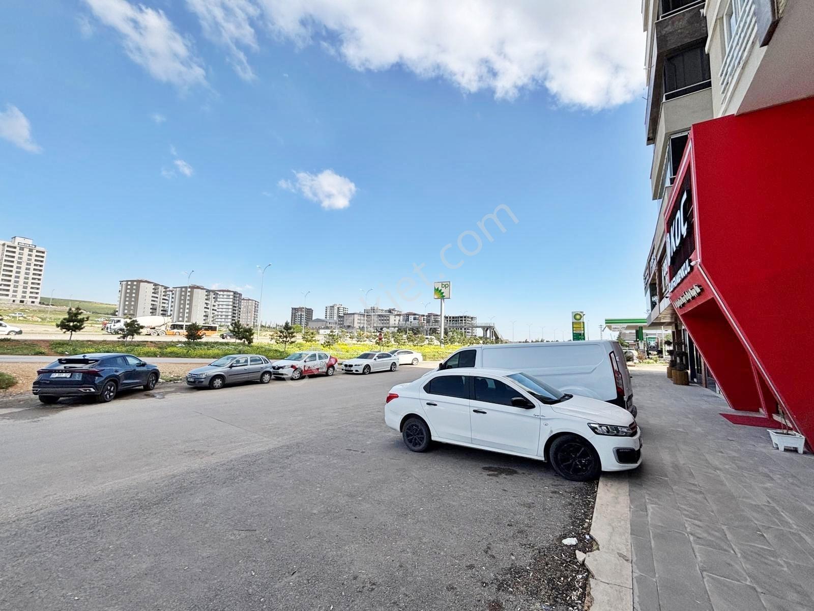 Fıstıklık'ta Kiralık Ana Cadde Üzeri Asma Katlı Geniş Cepheli - Görsel 23