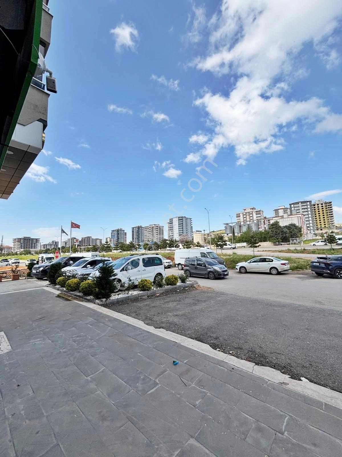 Fıstıklık'ta Kiralık Ana Cadde Üzeri Asma Katlı Geniş Cepheli - Görsel 6