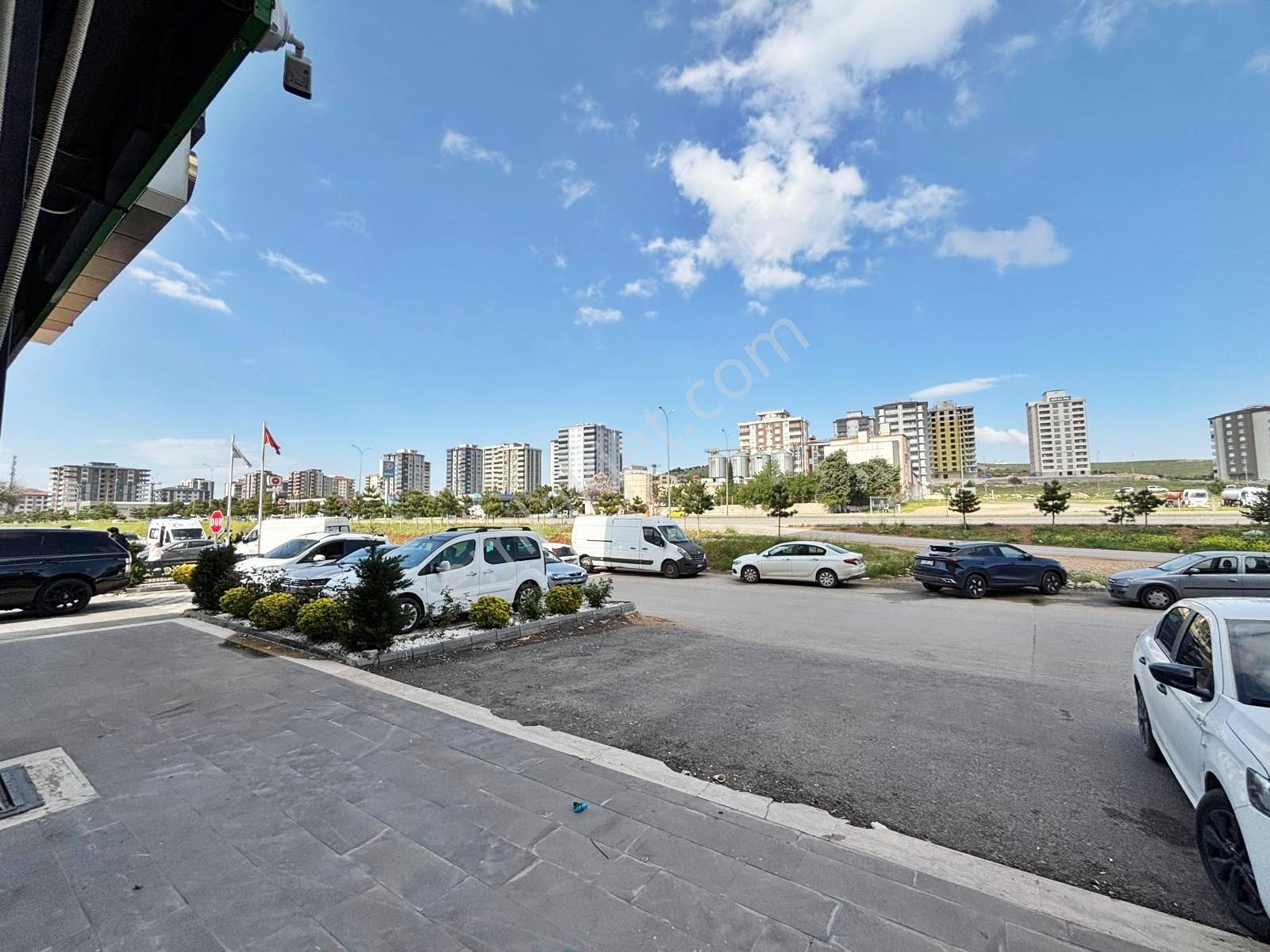 Fıstıklık'ta Kiralık Ana Cadde Üzeri Asma Katlı Geniş Cepheli - Görsel 14