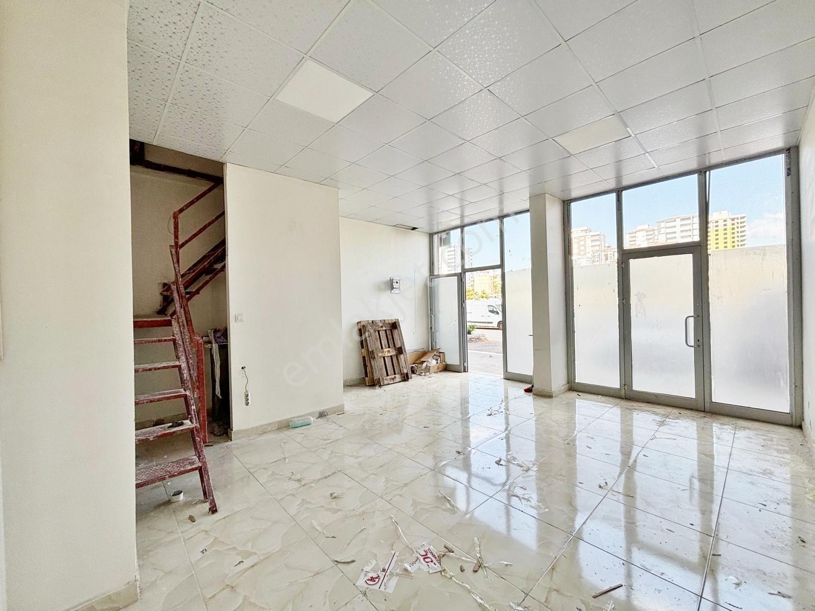 Fıstıklık'ta Kiralık Ana Cadde Üzeri Asma Katlı Geniş Cepheli - Görsel 9