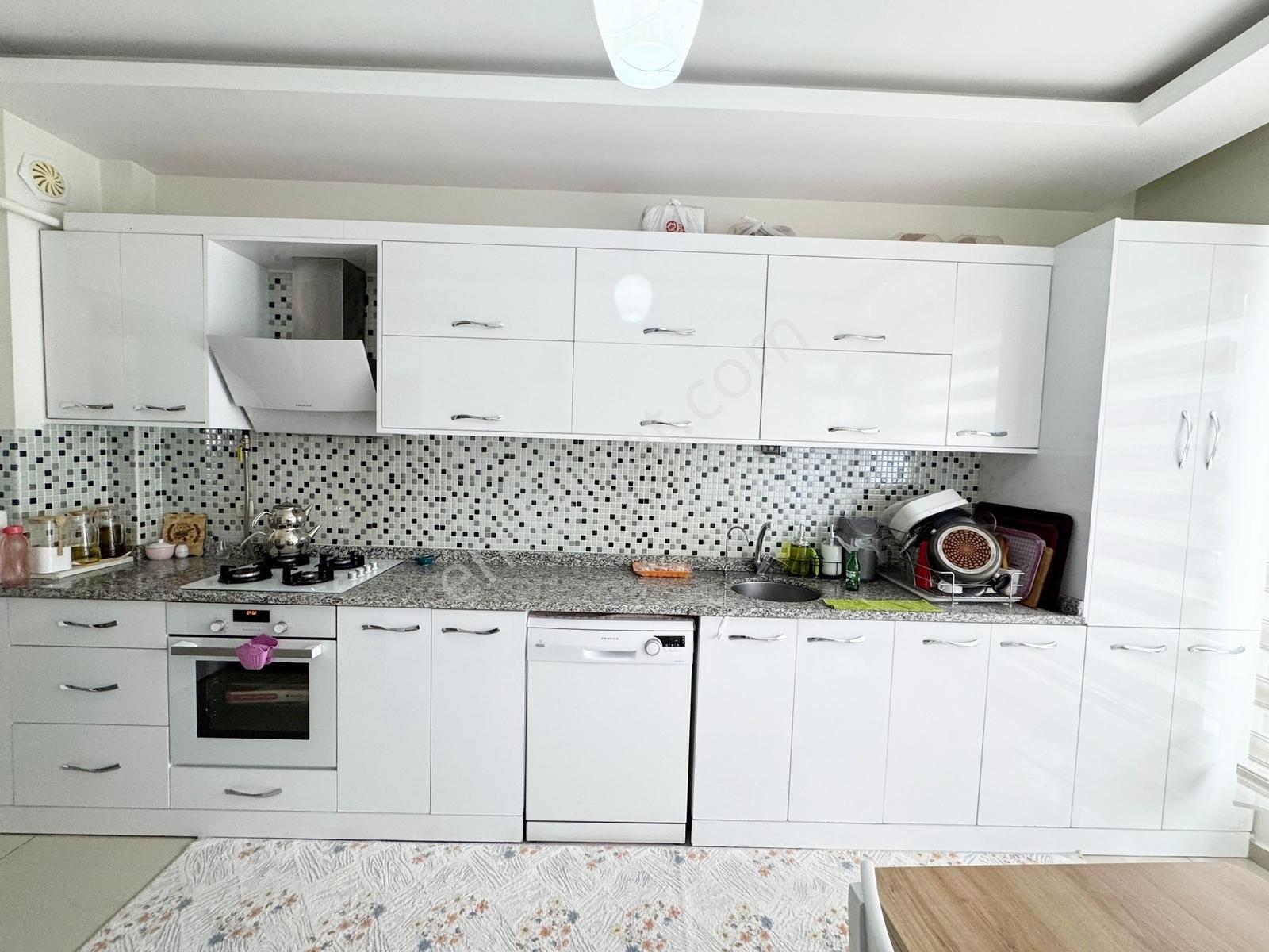 Karacaahmet'te Çift Cam Balkonlu Az Katlı Bakımlı Masrafsız 3+1 - Görsel 18