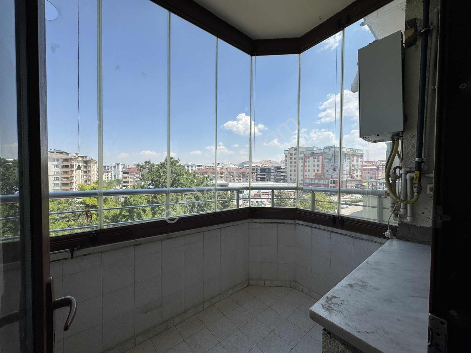 Van Yapı Emlak'tan Kiralık 3+1 Daire Şehir Manzaralı - Görsel 15