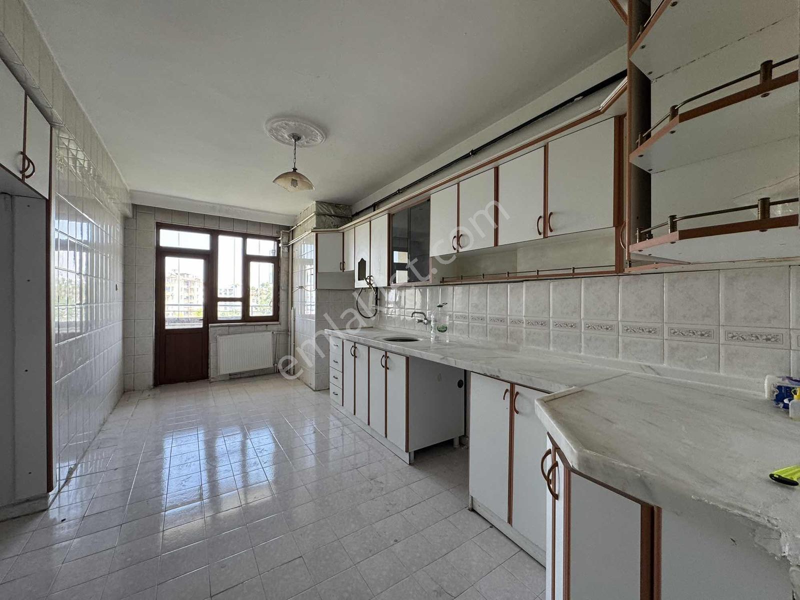 Van Yapı Emlak'tan Kiralık 3+1 Daire Şehir Manzaralı - Görsel 30