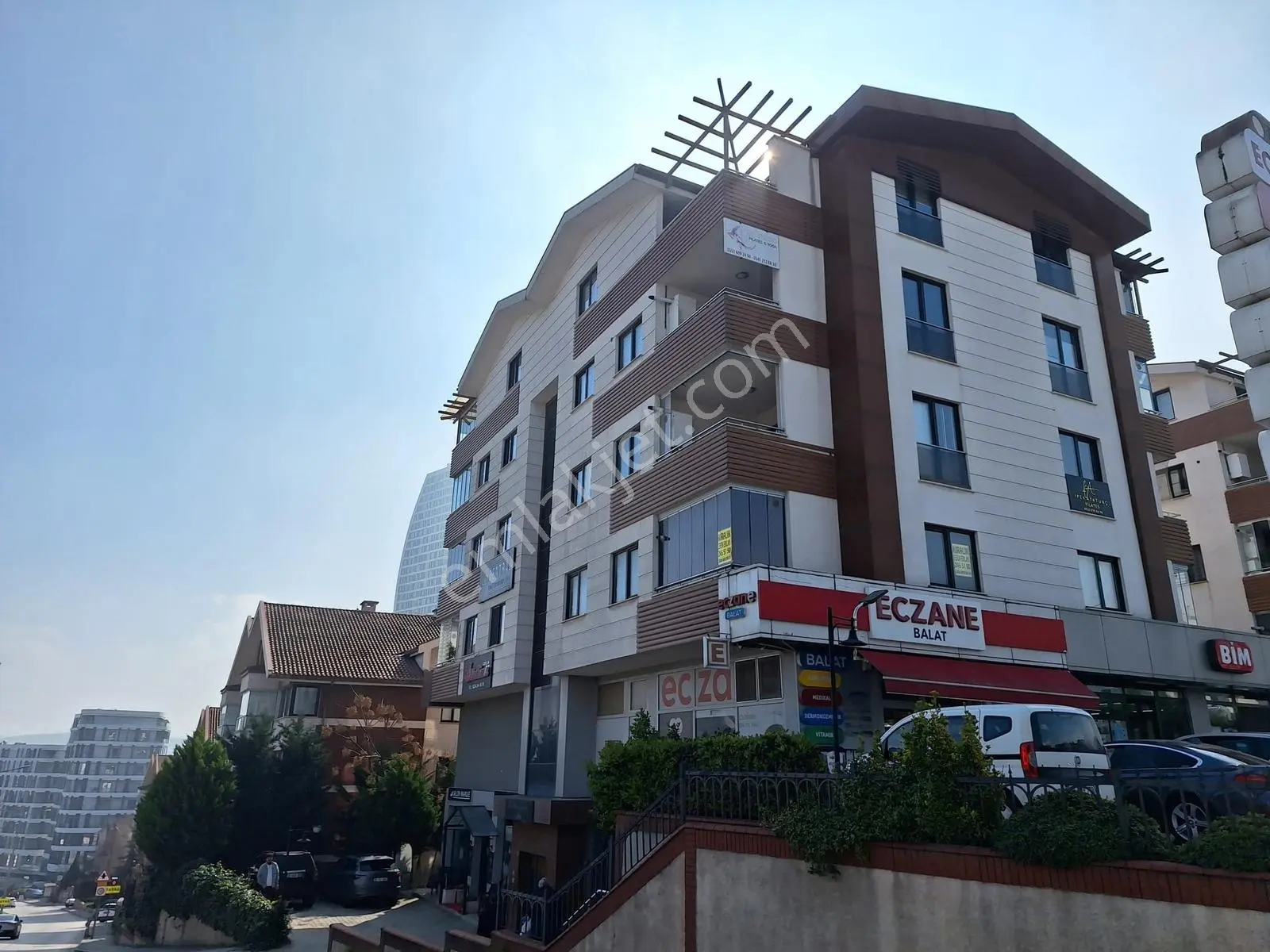 Esen'den Balatta Köşe Cephe Kiralık Ofis & Büro