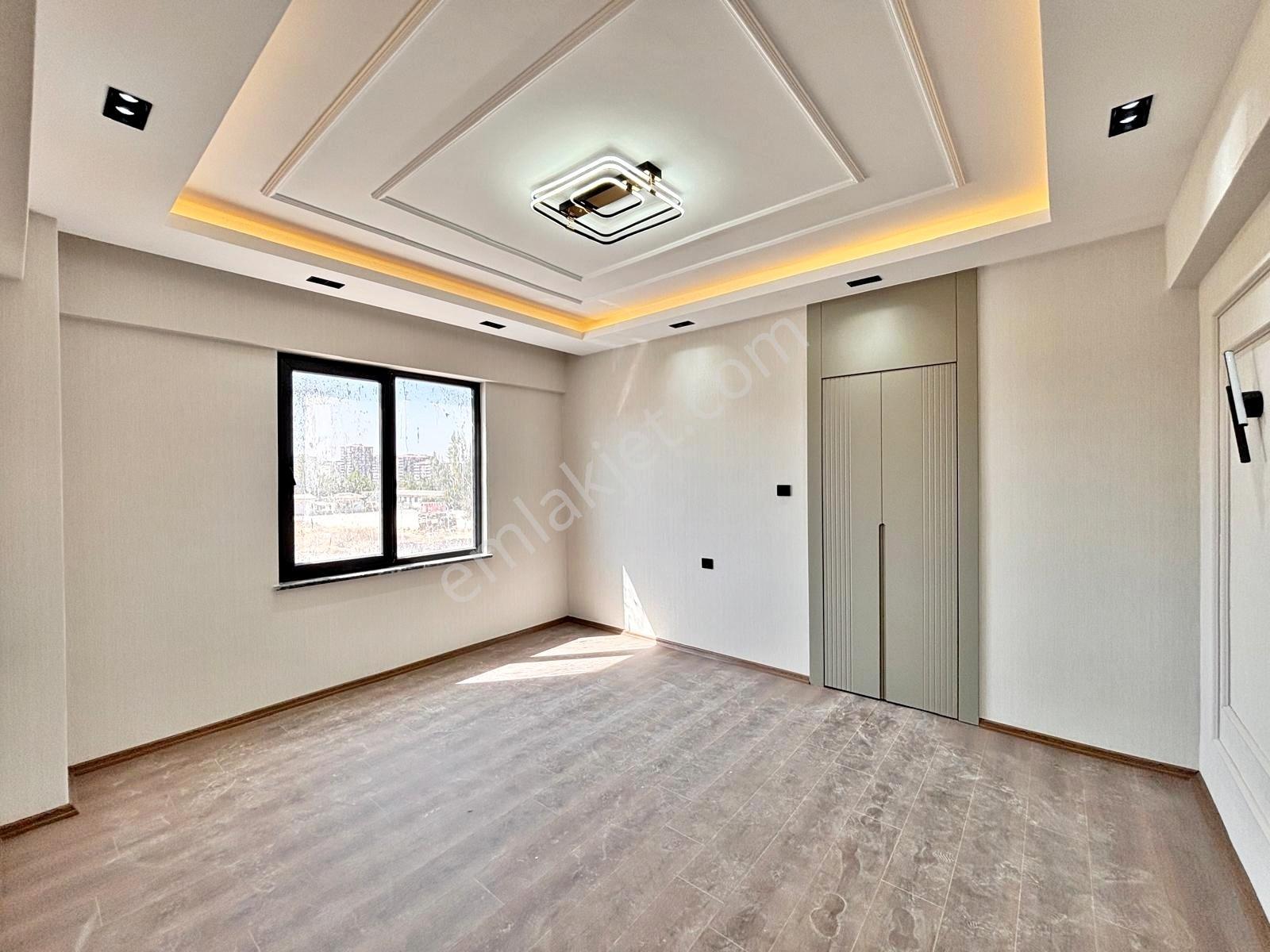 Alpaslan'da Eşsiz Tasarım Geniş Ferah Oturumlu Sıfır 3.5+1 Daire - Görsel 15