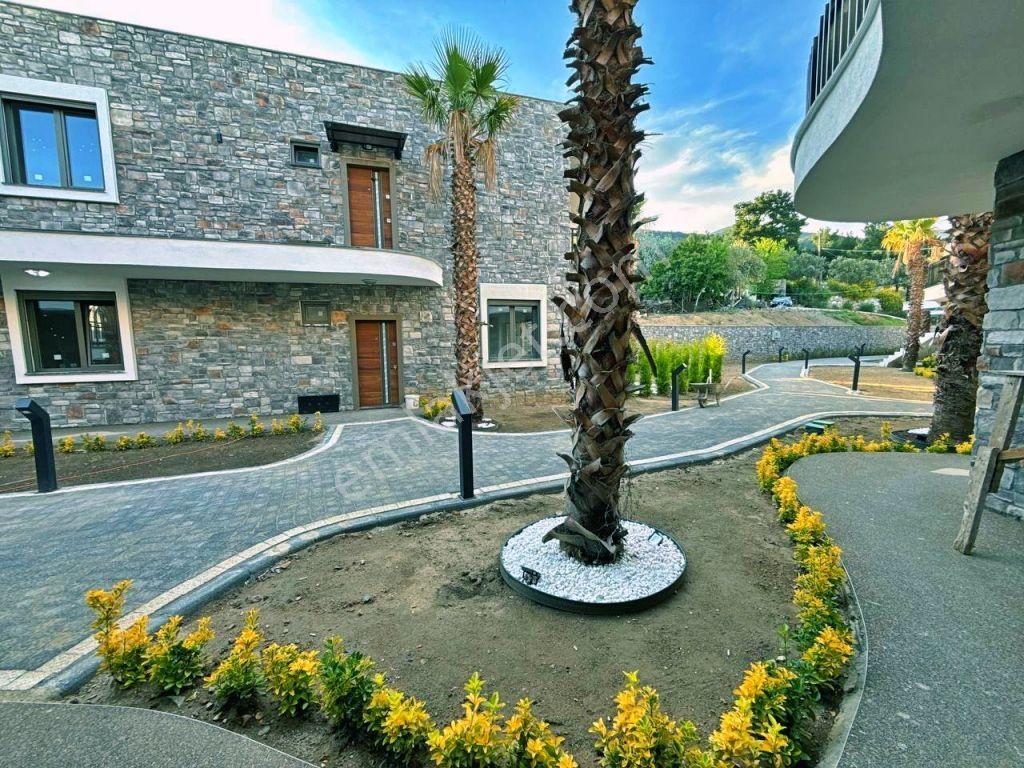 Uytundan Gürede Lüks Site Panoramik Deniz Manzaralı Bahçeli 1+1 - Görsel 16