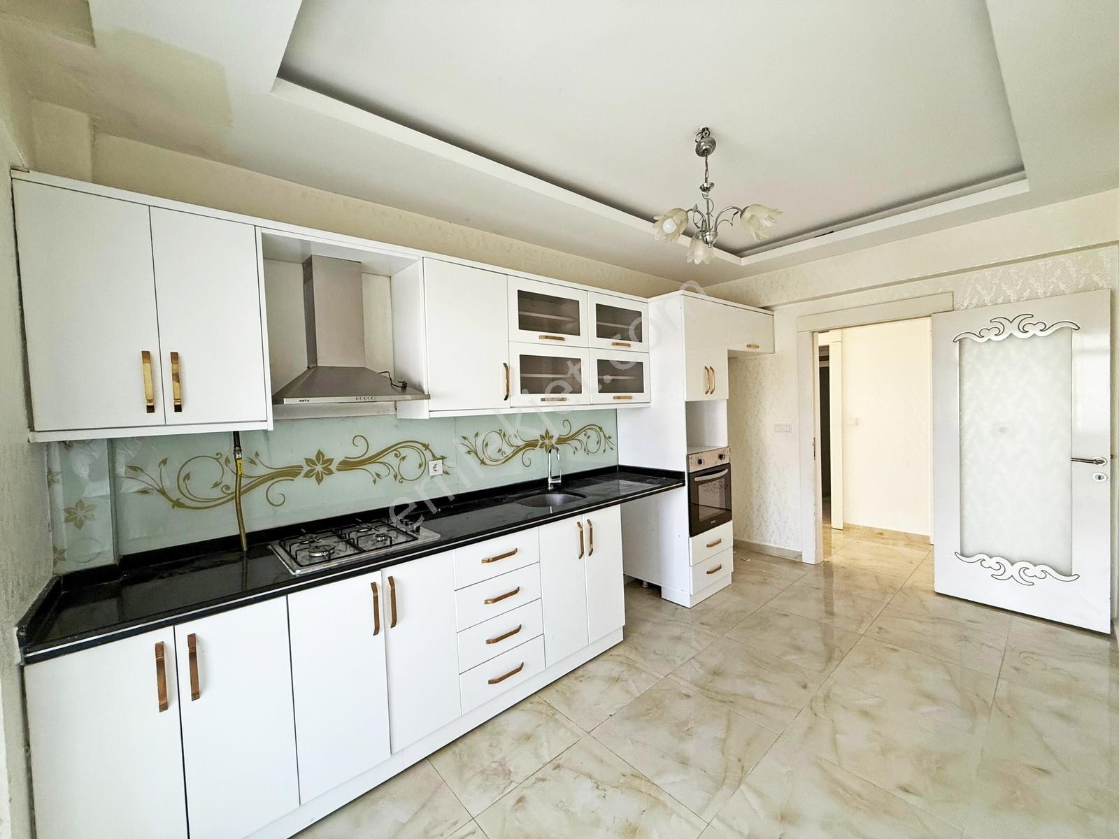 Fıstıklık'ta Geniş Oturum Çift Balkon Kilerli 3+1 Daire - Görsel 12