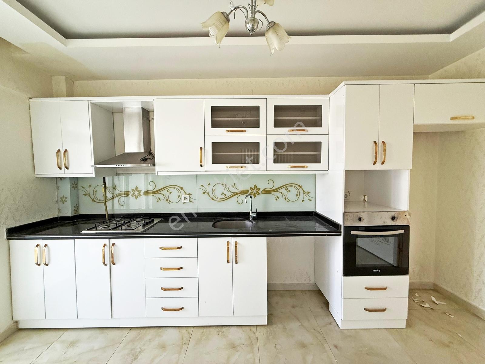 Fıstıklık'ta Geniş Oturum Çift Balkon Kilerli 3+1 Daire - Görsel 16