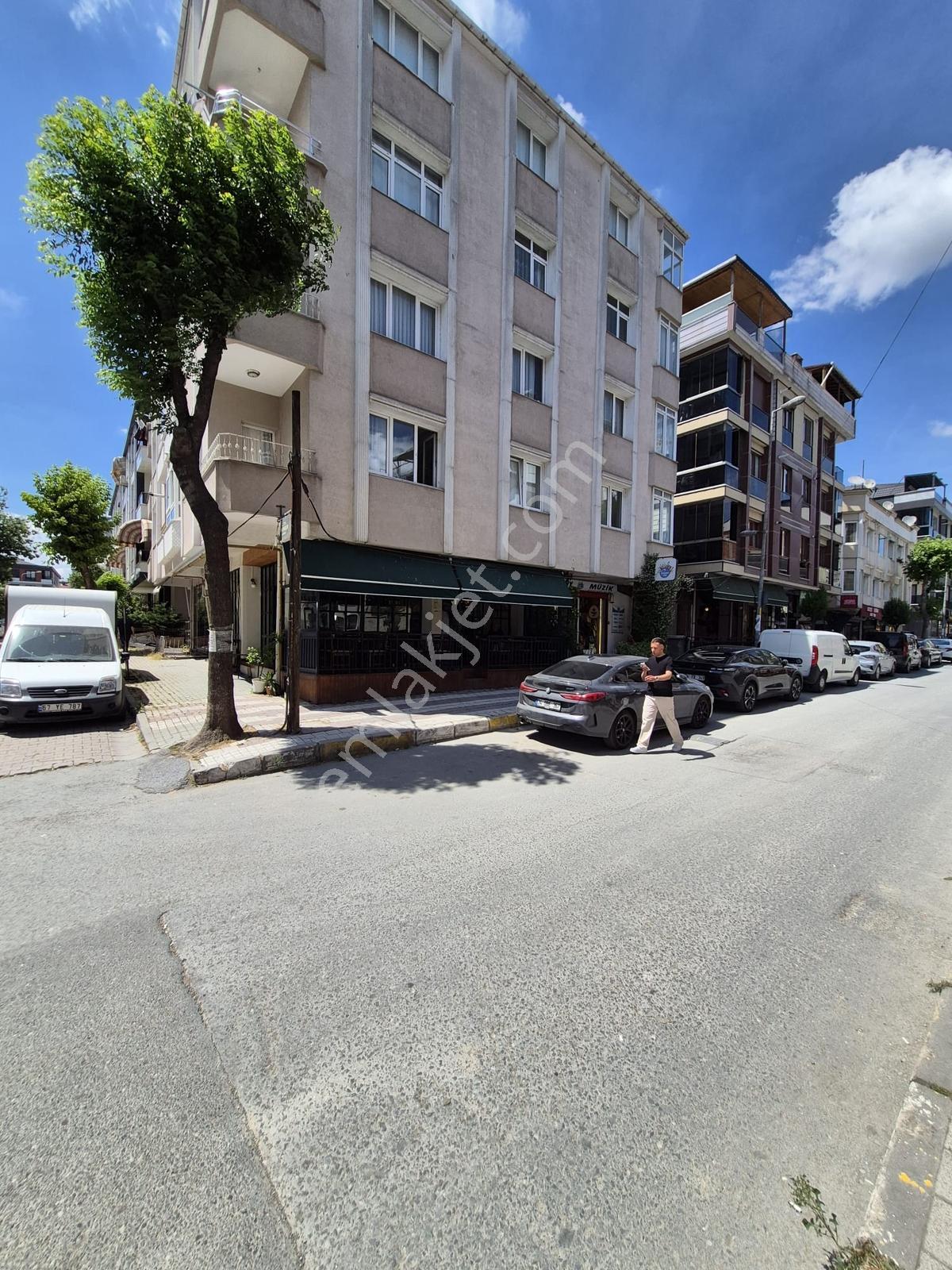 Avcılar Öğretmenler Cad. Yoğun Yaya Trafiğinde Köşe Dükkan - Görsel 8