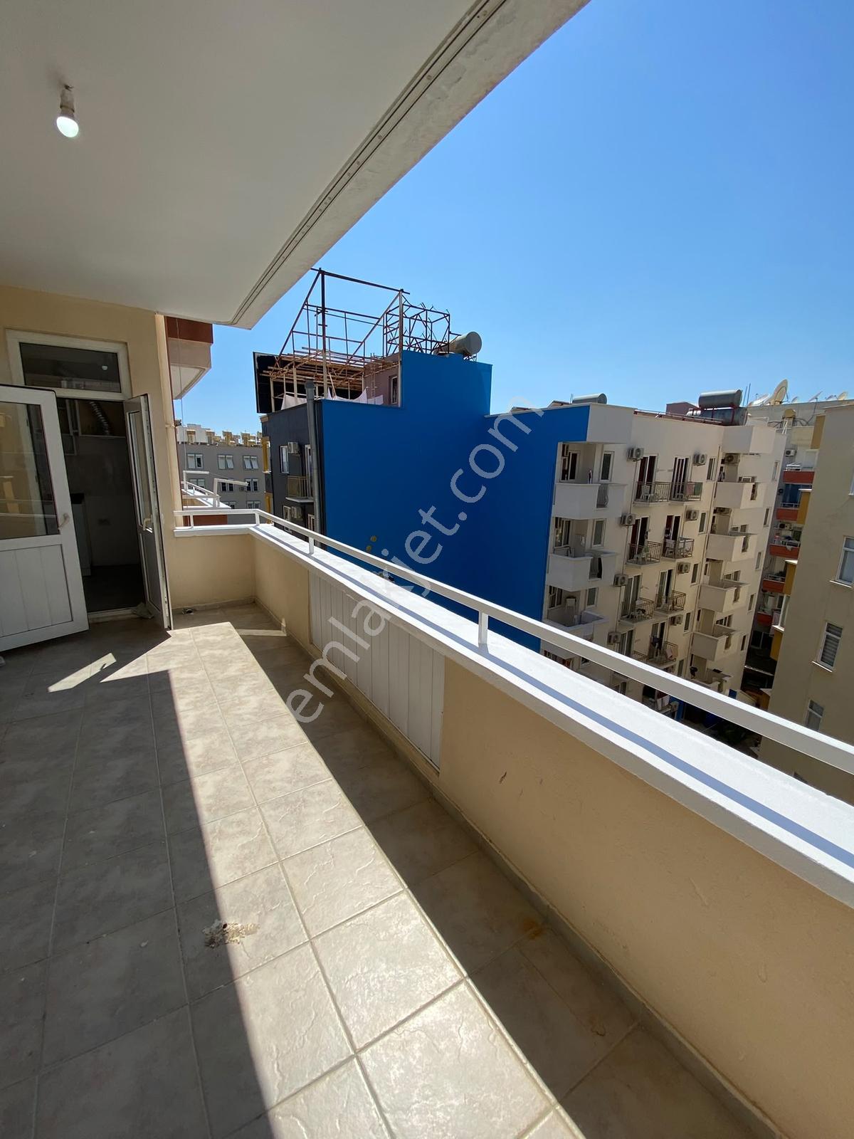 Tosmur 2+1 Ayrı Mutfak Asansörlü Denize 50 Metre Kiralık Daire - Görsel 3