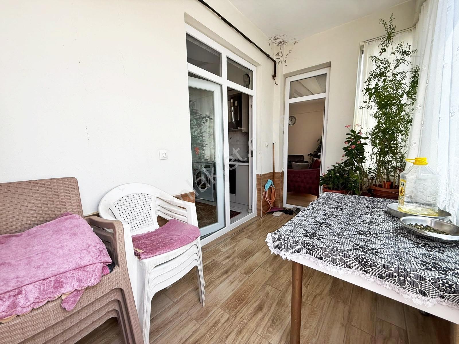 Karacaahmet'te Cadde Yakını Masrafsız Bakımlı Cam Balkonlu 2+1 - Görsel 10