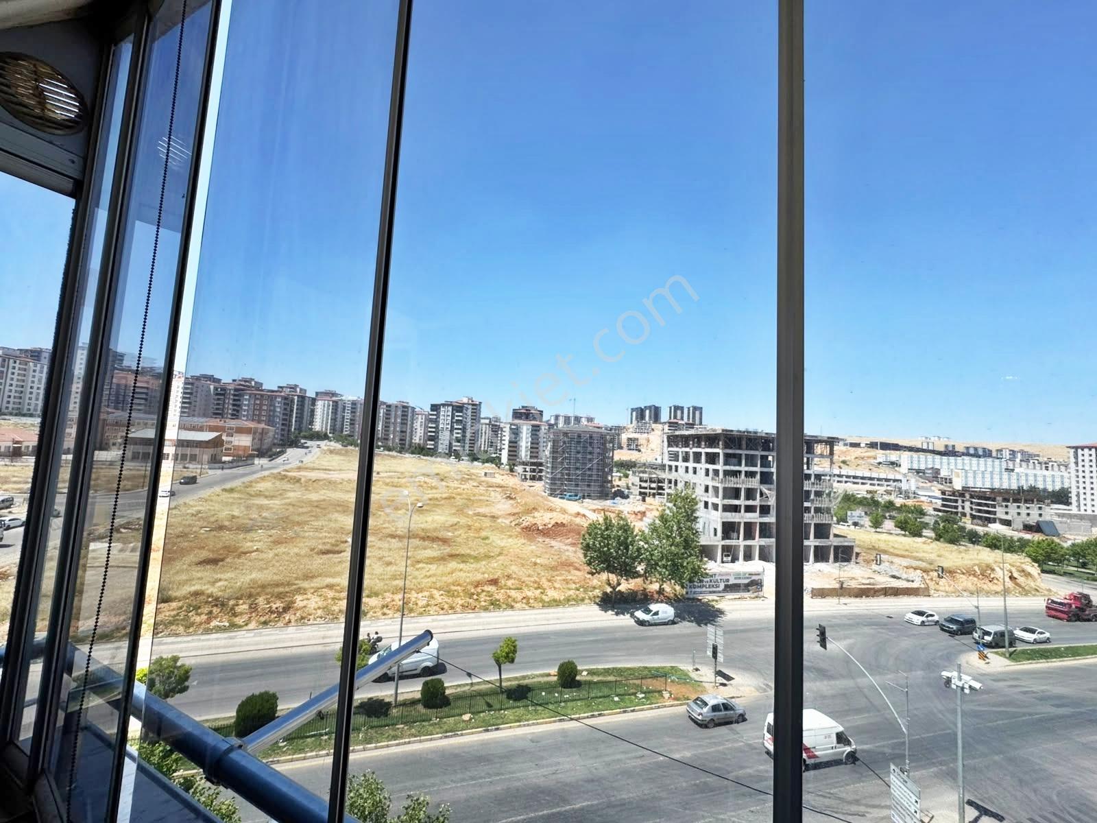 Karacaahmet'te Arakat Masrafsız Bakımlı Açık Cephe Cadde Üzeri - Görsel 24