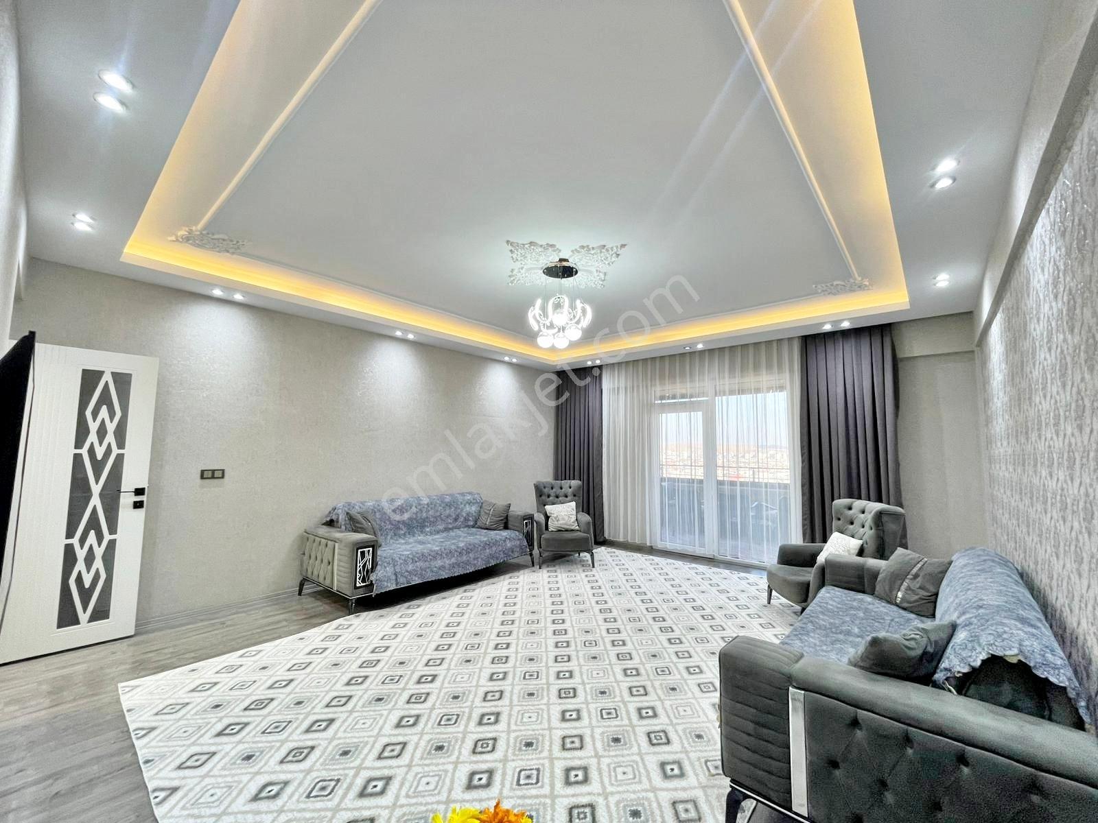 Karacaahmet'te Yerden Isıtma Arakat Geniş Cadde Üstü Masrafsız - Görsel 15