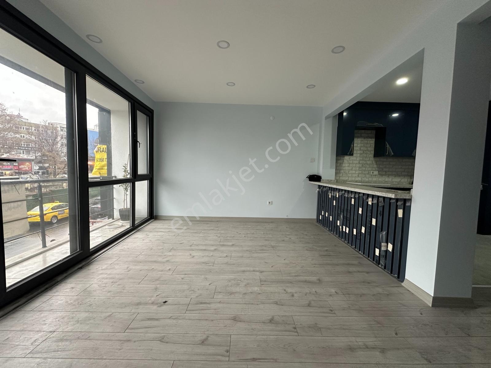 Beşiktaş Yıldız Kiralık Cadde Üzeri Ofis Büro İşyerine Uygun