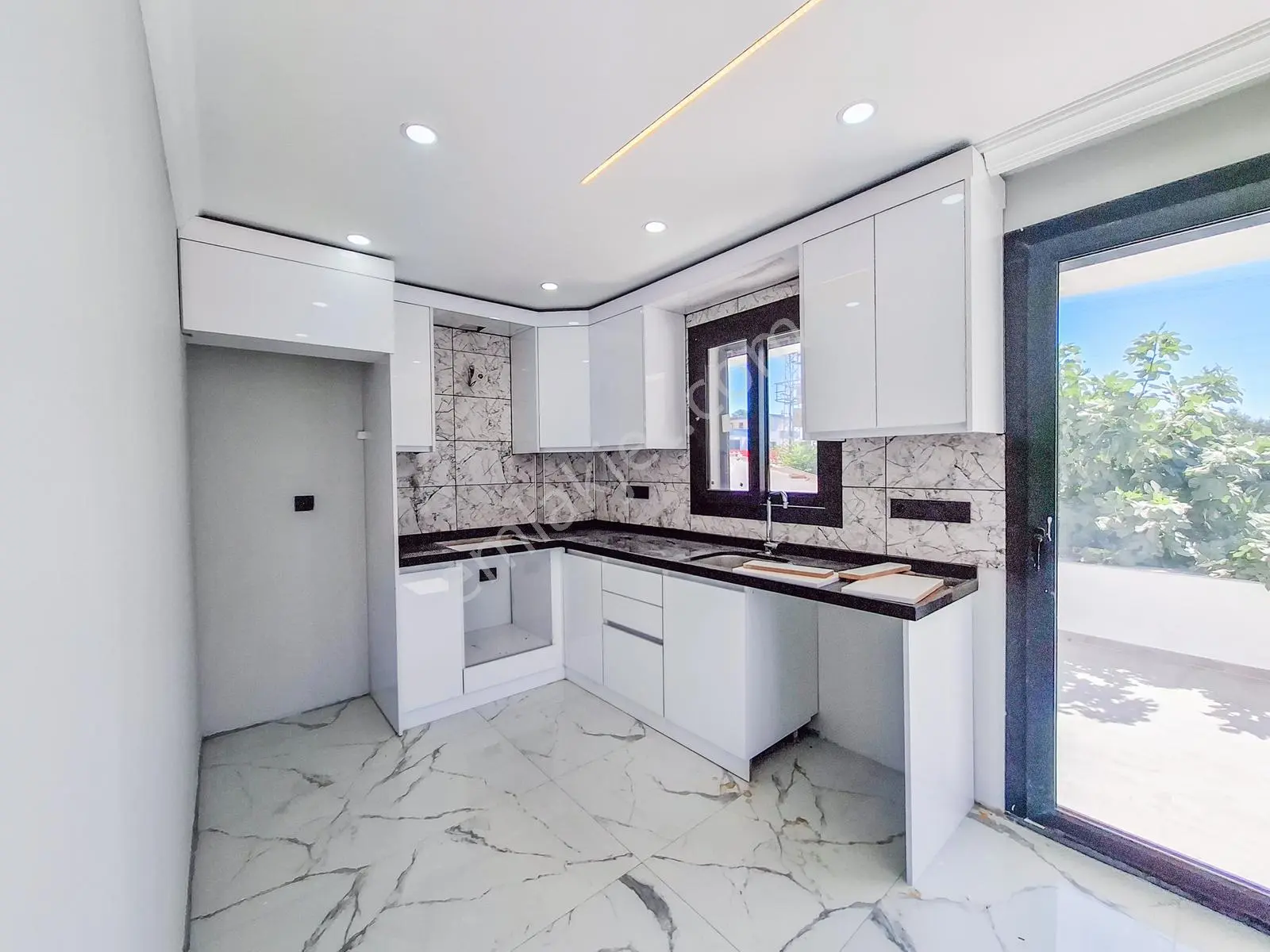 Didim Hisar Mahallesinde Merkezi Konumda Sıfır Müstakil Villa - Görsel 2