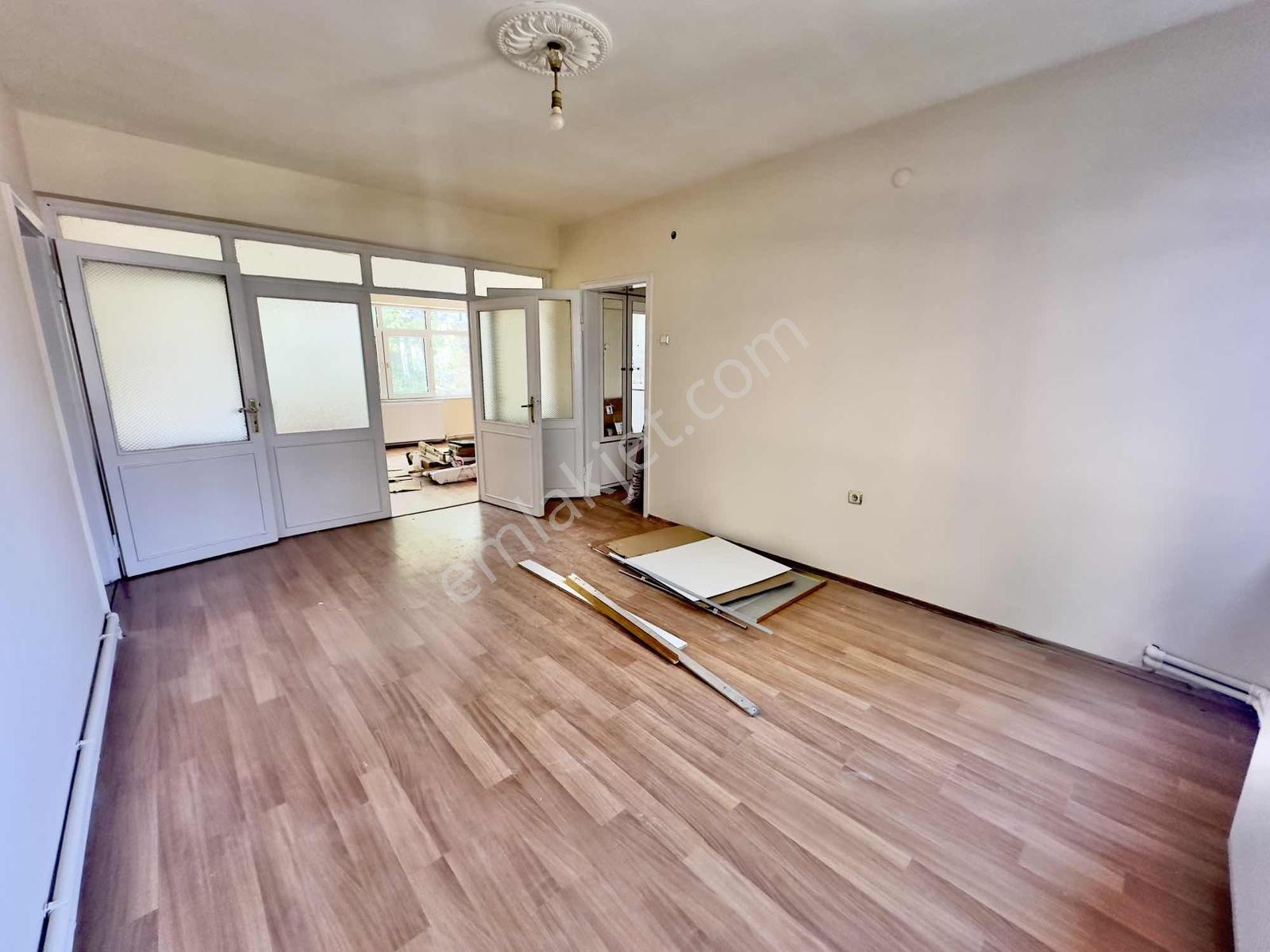 Altın Emlak'tan Cumhuriyet Caddesi Yakınında 3+1 Kiralık Arakat - Görsel 11