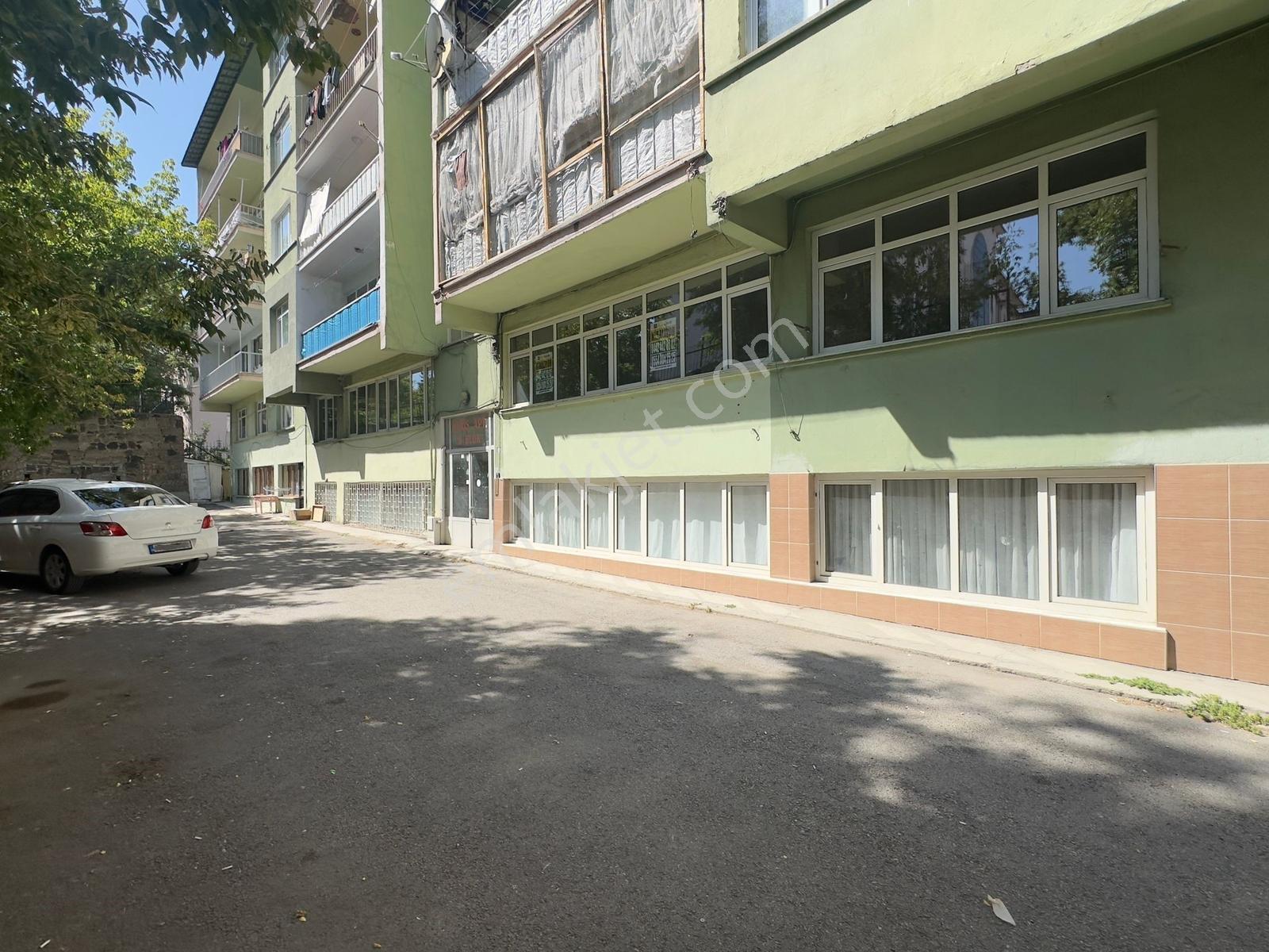 Altın Emlak'tan Cumhuriyet Caddesi Yakınında 3+1 Kiralık Arakat - Görsel 8