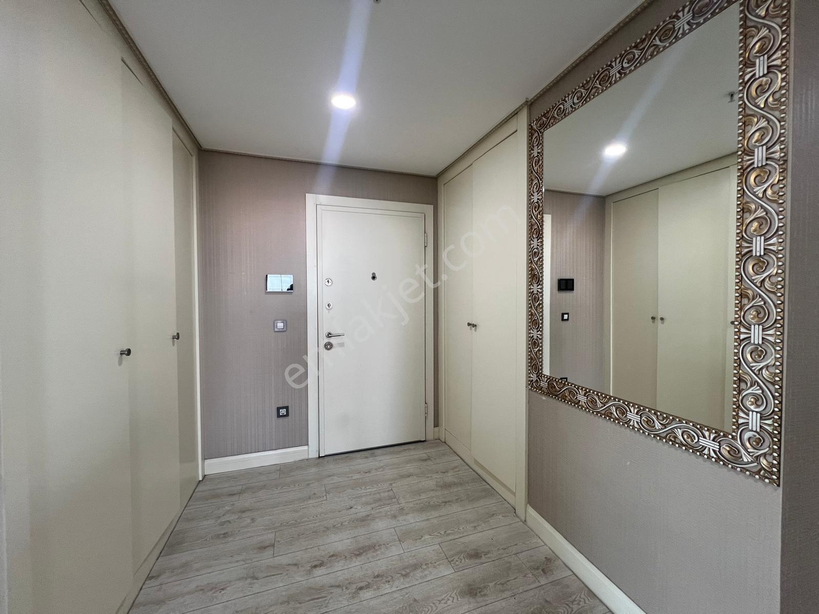 Kiptaş Venezia Mega Kiralık 4+1 Boş Daire 3 Banyolu 240m2 Büyük - Görsel 2