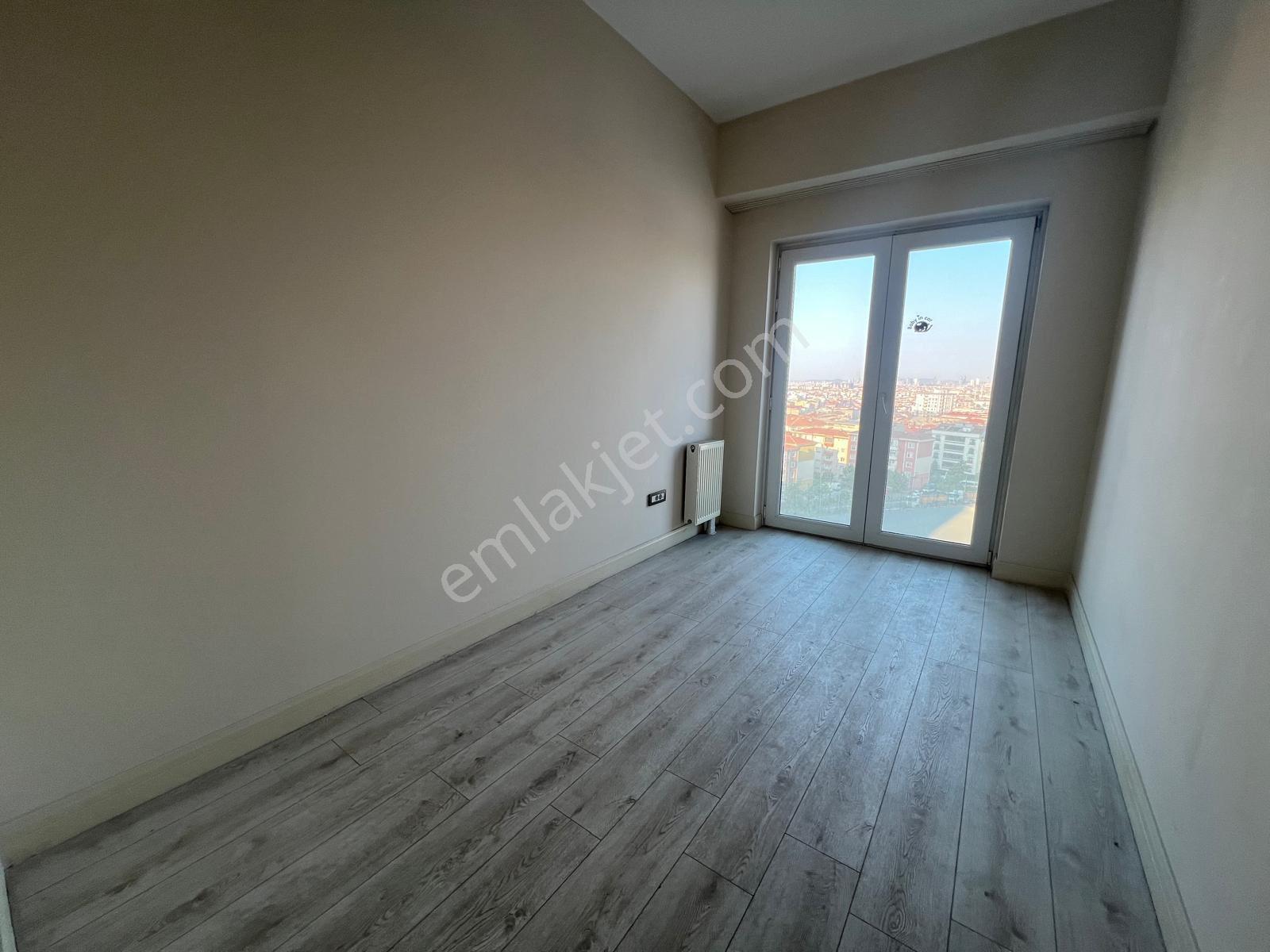Kiptaş Venezia Mega Kiralık 4+1 Boş Daire 3 Banyolu 240m2 Büyük - Görsel 13