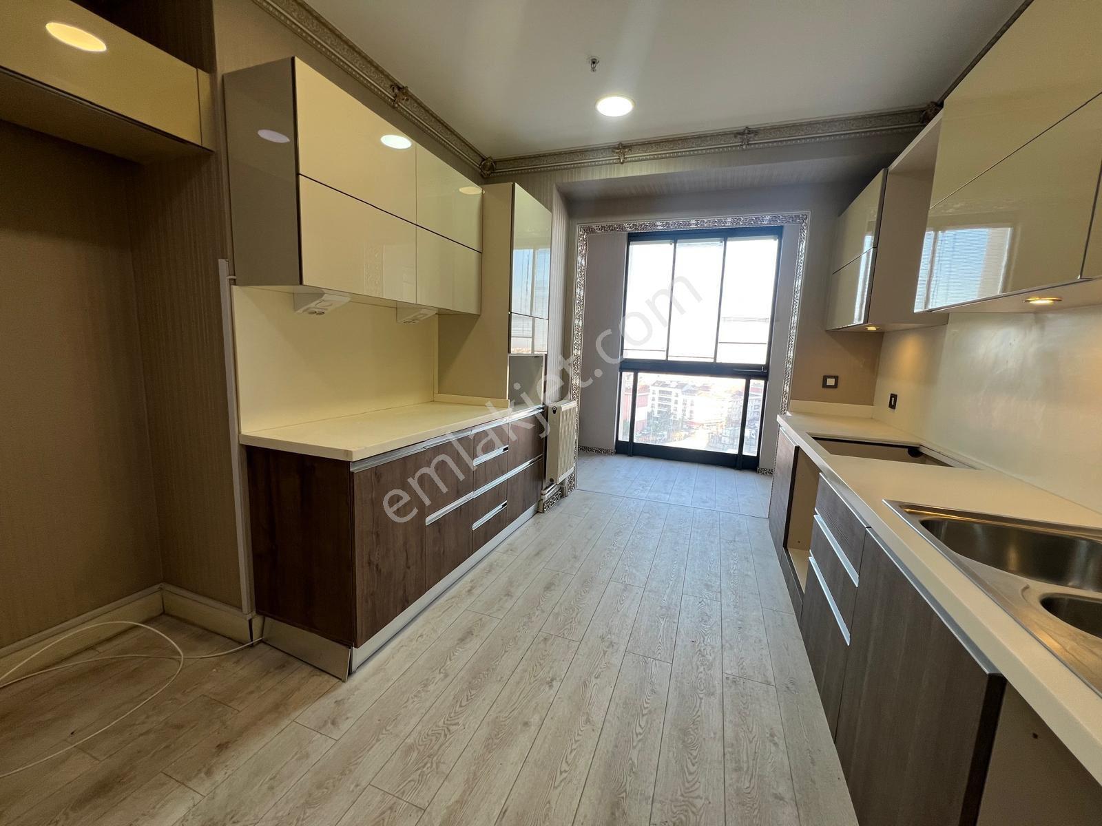 Kiptaş Venezia Mega Kiralık 4+1 Boş Daire 3 Banyolu 240m2 Büyük - Görsel 11