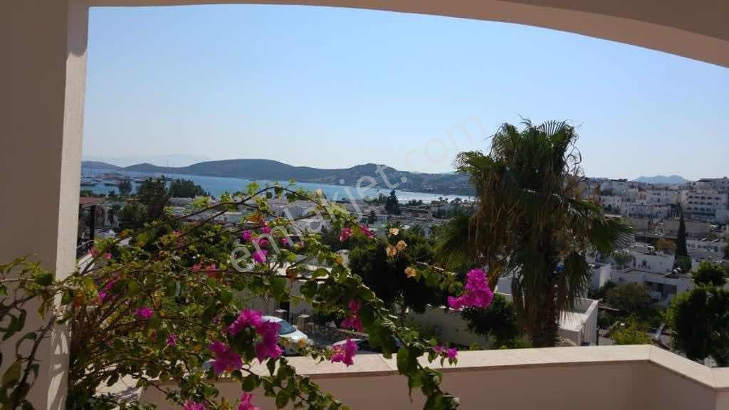 Bodrum Merkez Kiralık Mustakil Havuzlu Deniz Manzaralı Dubleks
