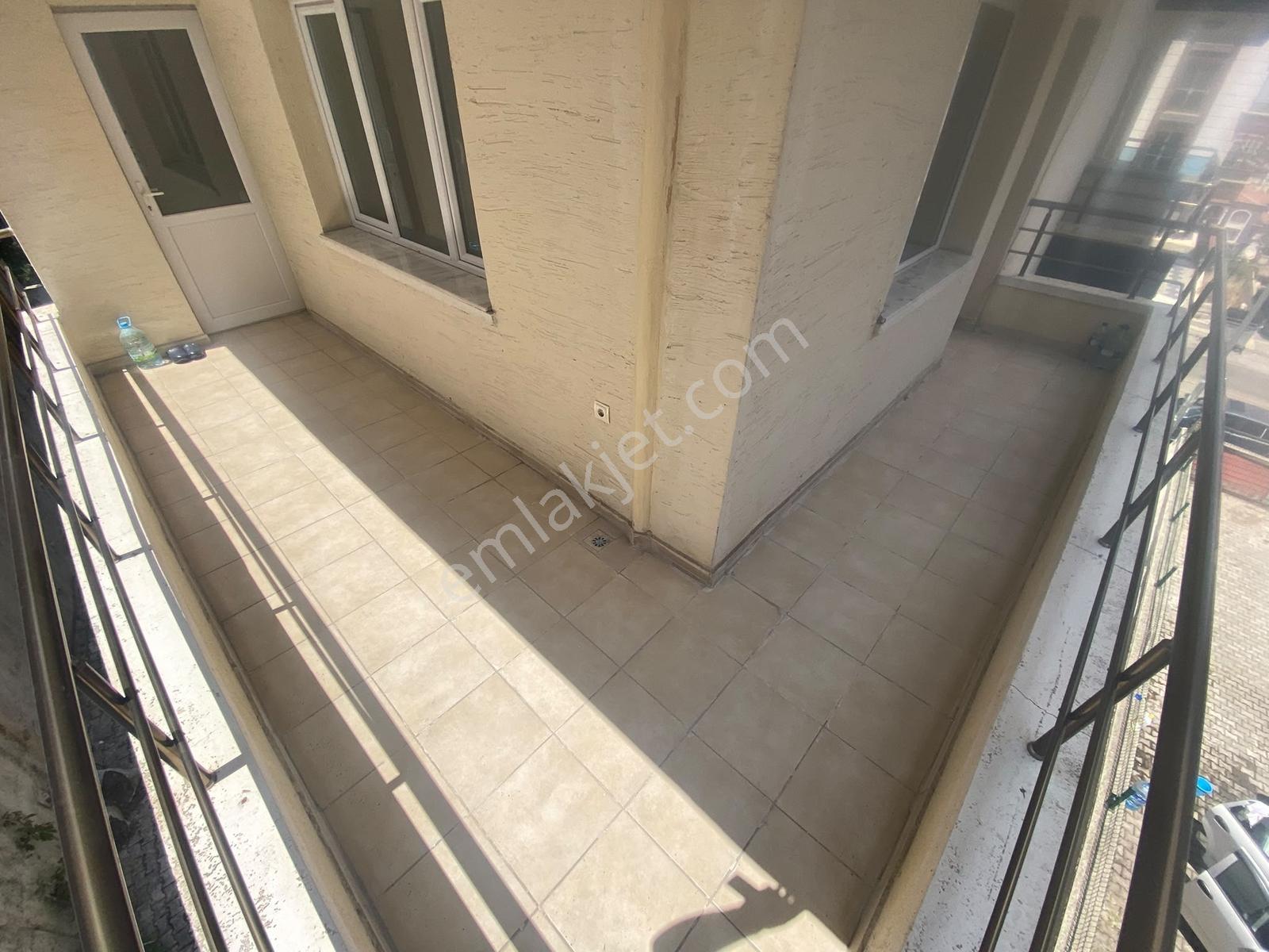 Yeni_bina_asansörlü_2.ara_kat_cadde_üzeri_teras_balkonlu_130m2 - Görsel 31