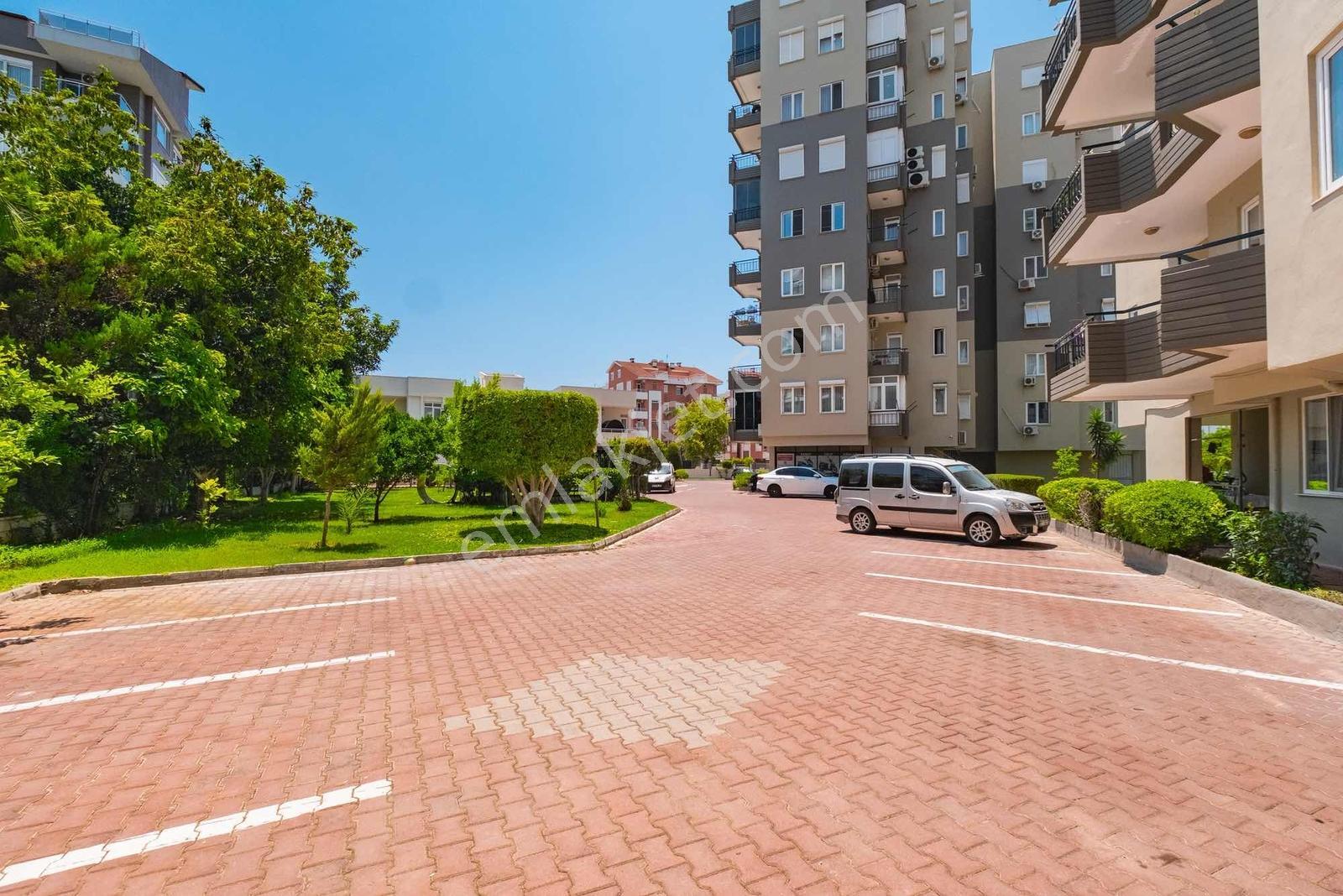 Yalı Caddesinde Site İçerisinde Ara Kat Satılık Daire - Görsel 2