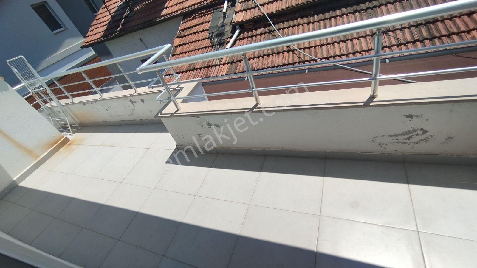 İlkon'dan Foça'da Kiralık 3+1 130m2 Çatı Dubleks Daire - Görsel 17