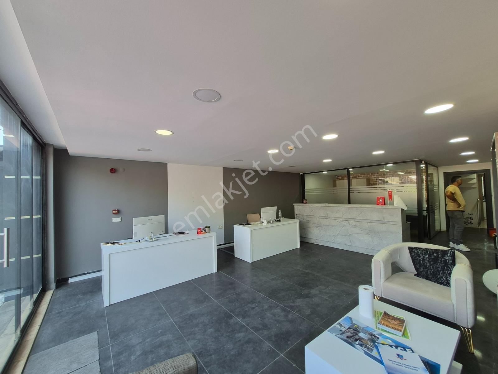 Barınaklar Bulvarında 300 M2 Kiralık 3 Katlı Mağaza İşyeri - Görsel 24