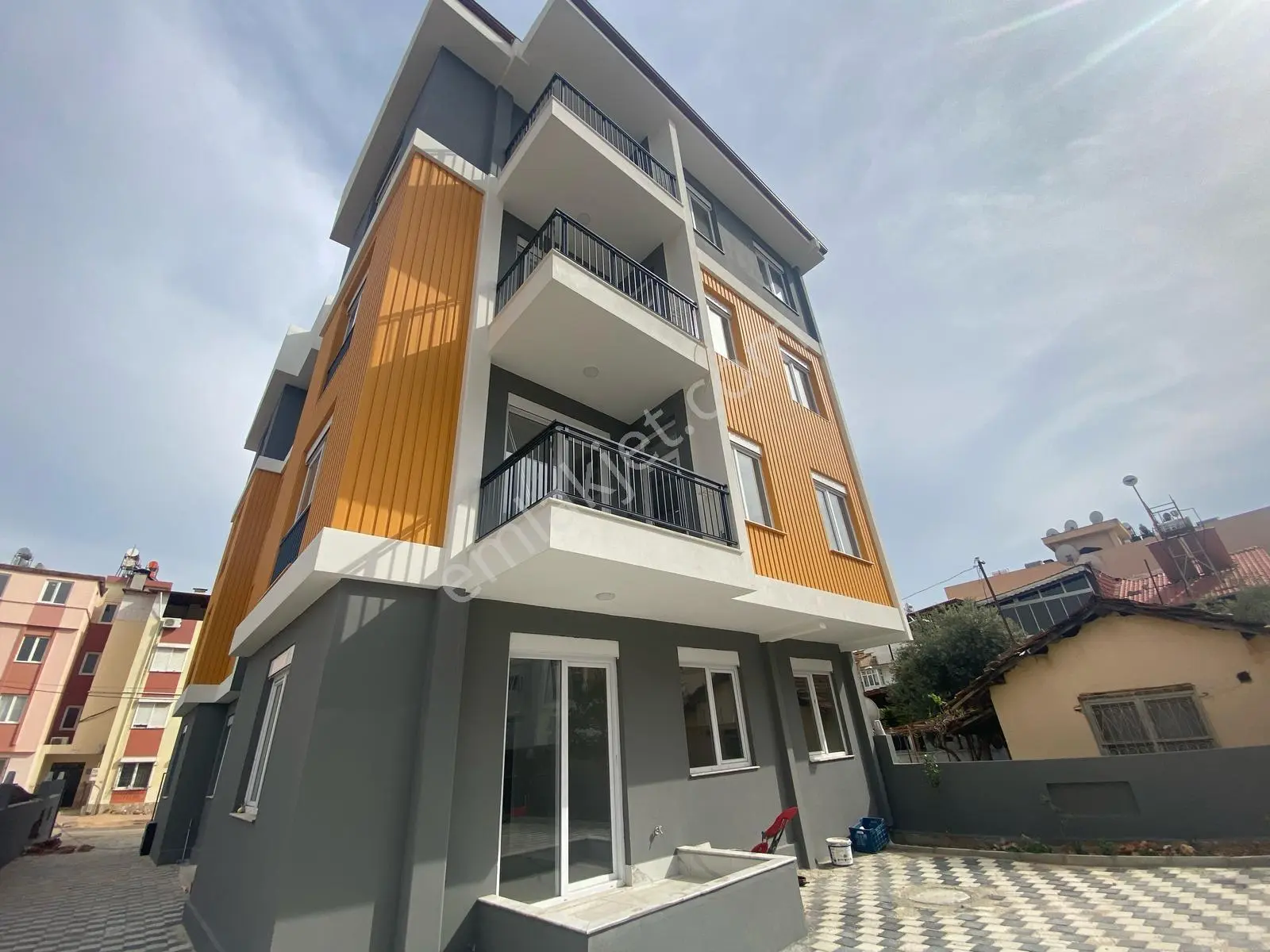 Otogar Ve Tramvay Yakını Ayrı Mutfakl 2+1 Sıfır Arakat Daire