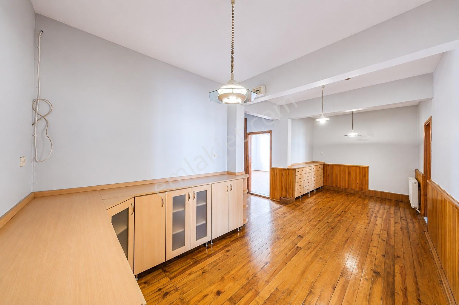 Dudullu Esenşehirde 170m2 Geniş Ferah Daire - Görsel 5