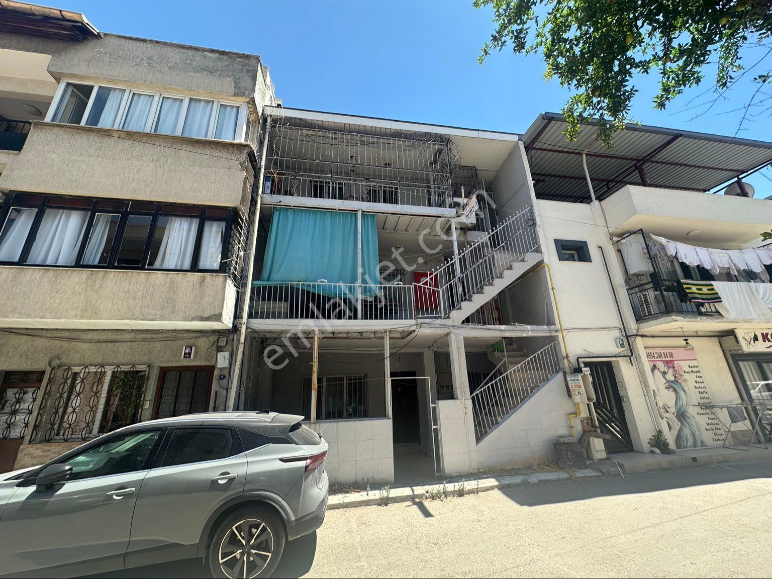 Karabağlar Mahallesi'nde Kiralık 1+1 Doğalgazlı Klimalı - Görsel 17