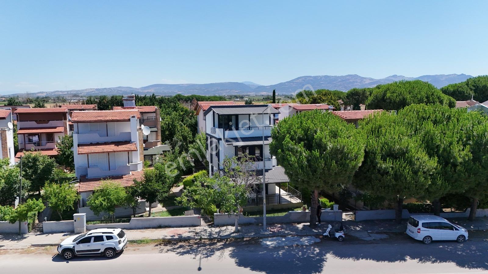 Altınova Sahilde Tatlısu Bölgesinde 4+1 Eşyalı Sıfır Villa - Görsel 33