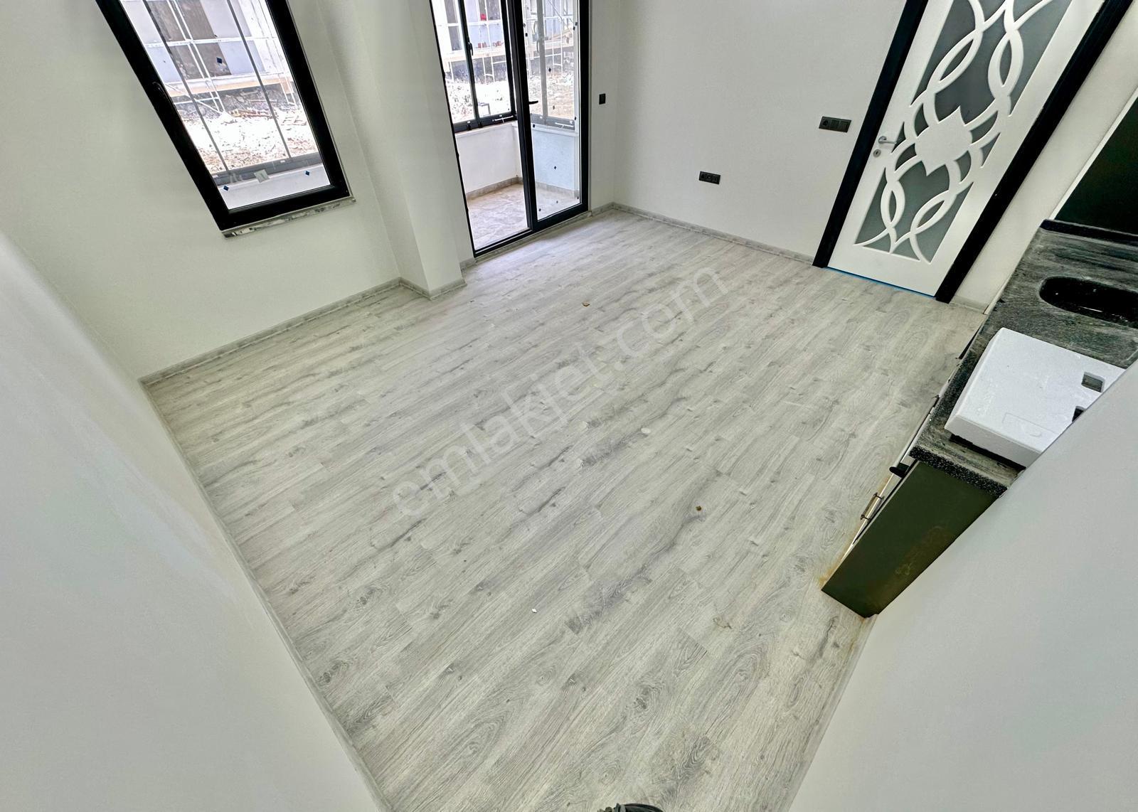 ⭐akçay Ay Emlak'tan⭐ Kapalı Balkonlu Yerden Isıtmalı Şık Tasarımlı Ön Cephe Satılık 1+1 Lüks Daire - Görsel 2