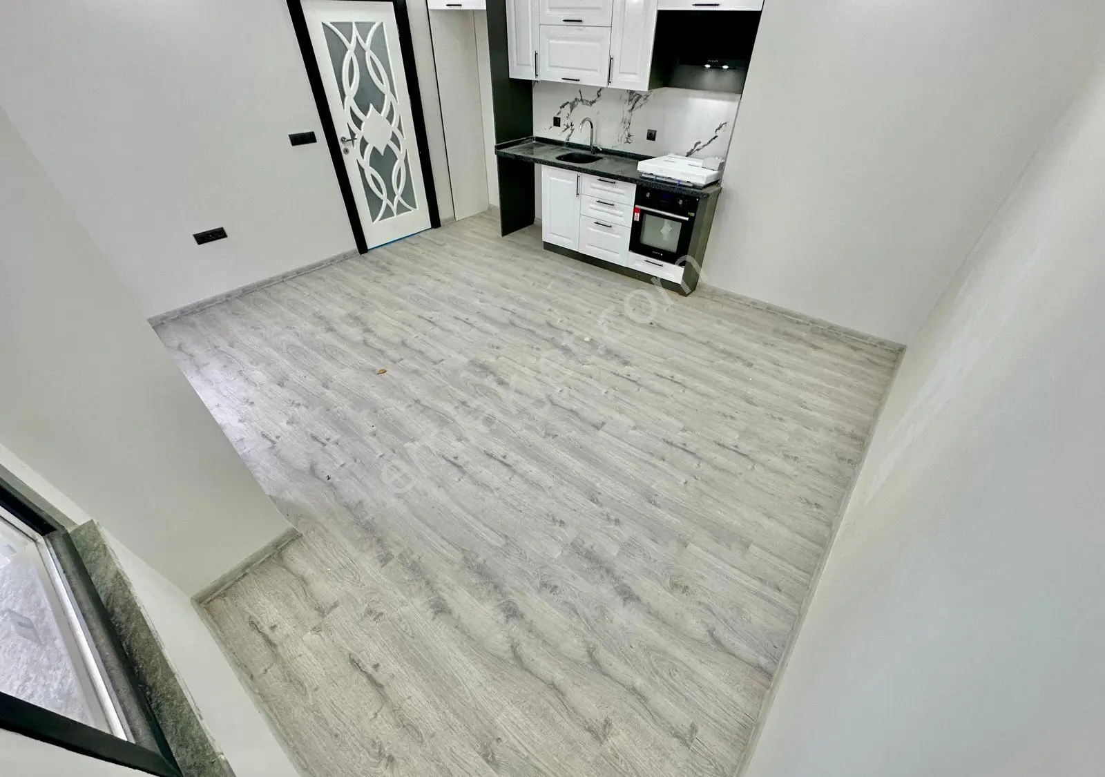 ⭐akçay Ay Emlak'tan⭐ Kapalı Balkonlu Yerden Isıtmalı Şık Tasarımlı Ön Cephe Satılık 1+1 Lüks Daire - Görsel 5