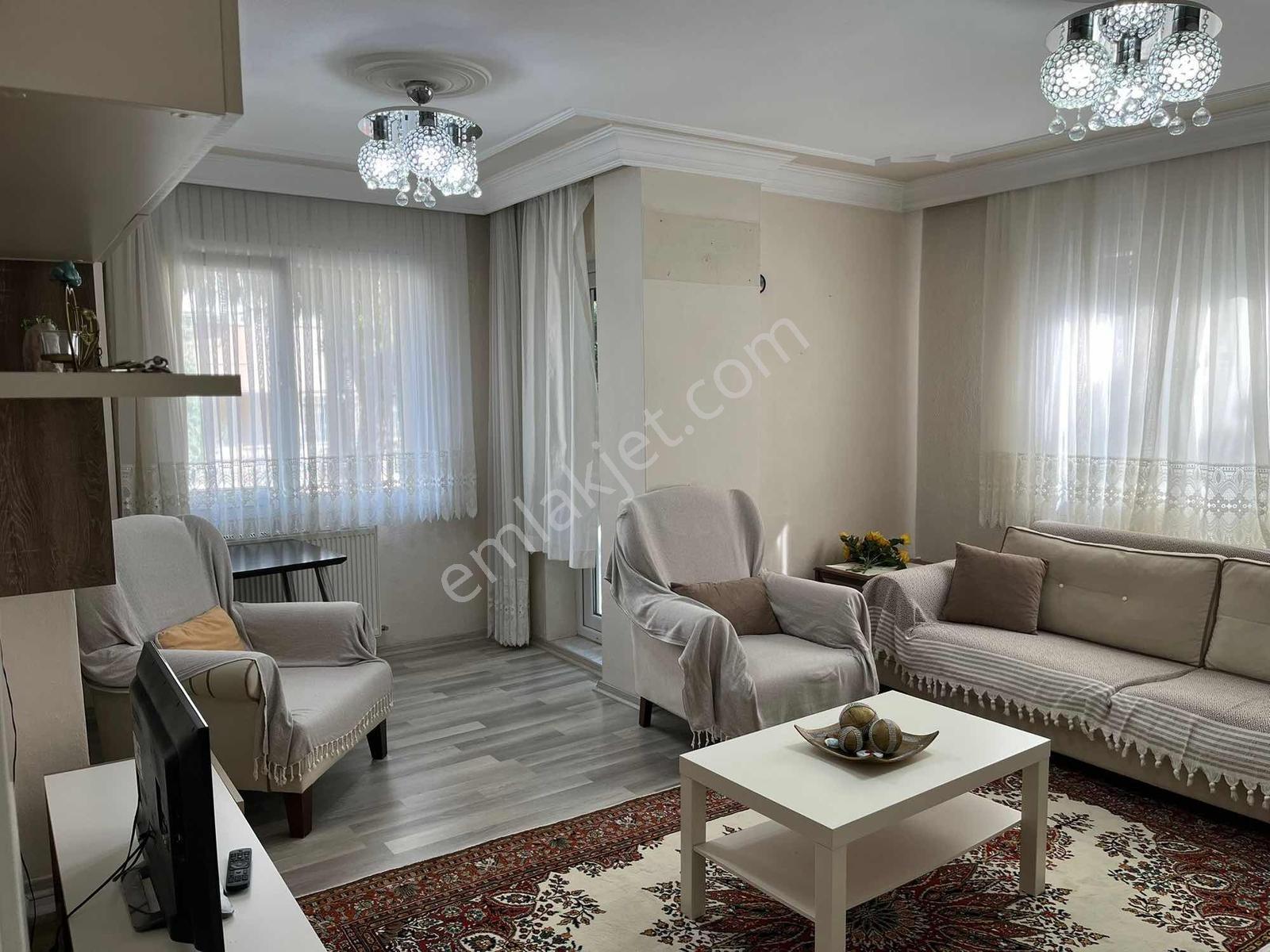 Yeşilyurt'ta Eşyalı Kiralık 3+1 Daire