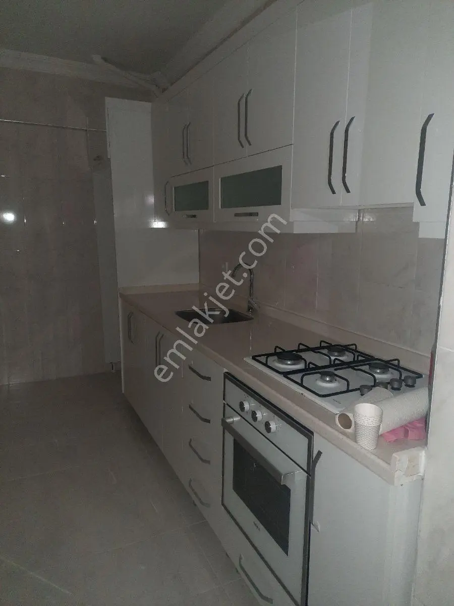 Şehir Merkezinde İçi Full Yapılı 2+1 Ara Kat Satılık Daire - Görsel 3