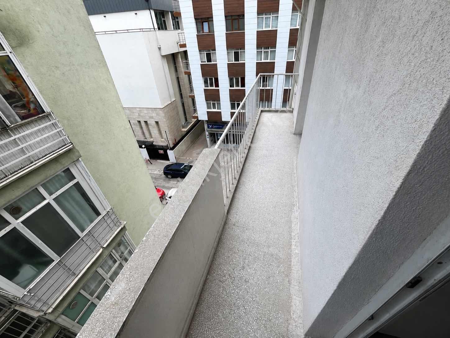 Cumhuriyet Gayrimenkulden 2+1 Metro Yanı Merkezi Lokasyon - Görsel 30
